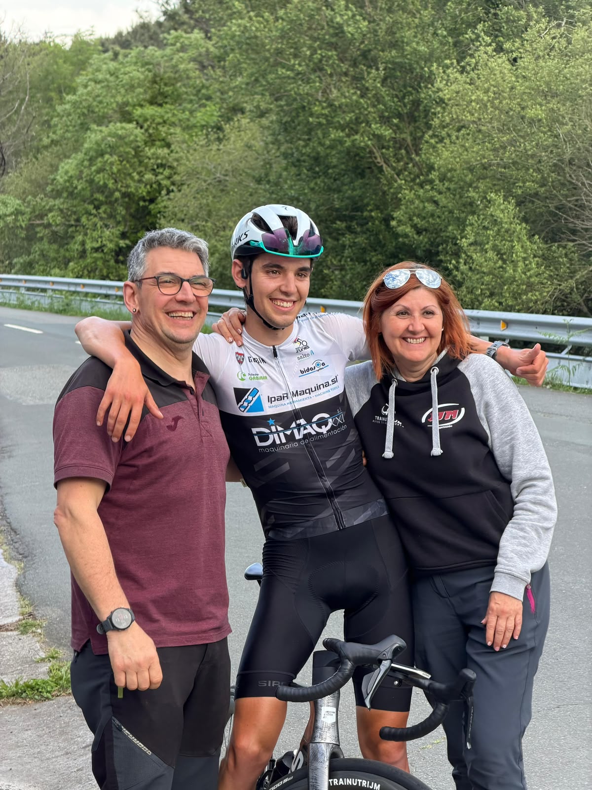 Morillo, con sus padres.