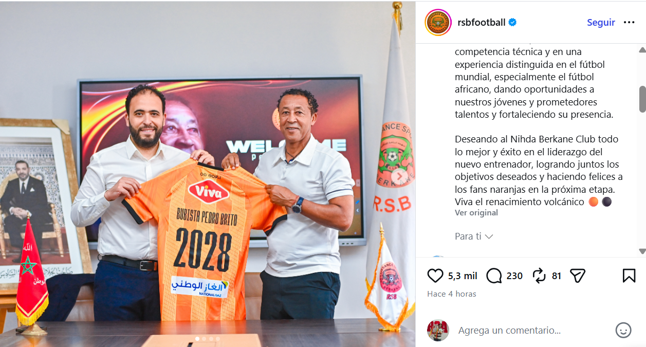 Bubista posa con la camiseta del RS Berkane.