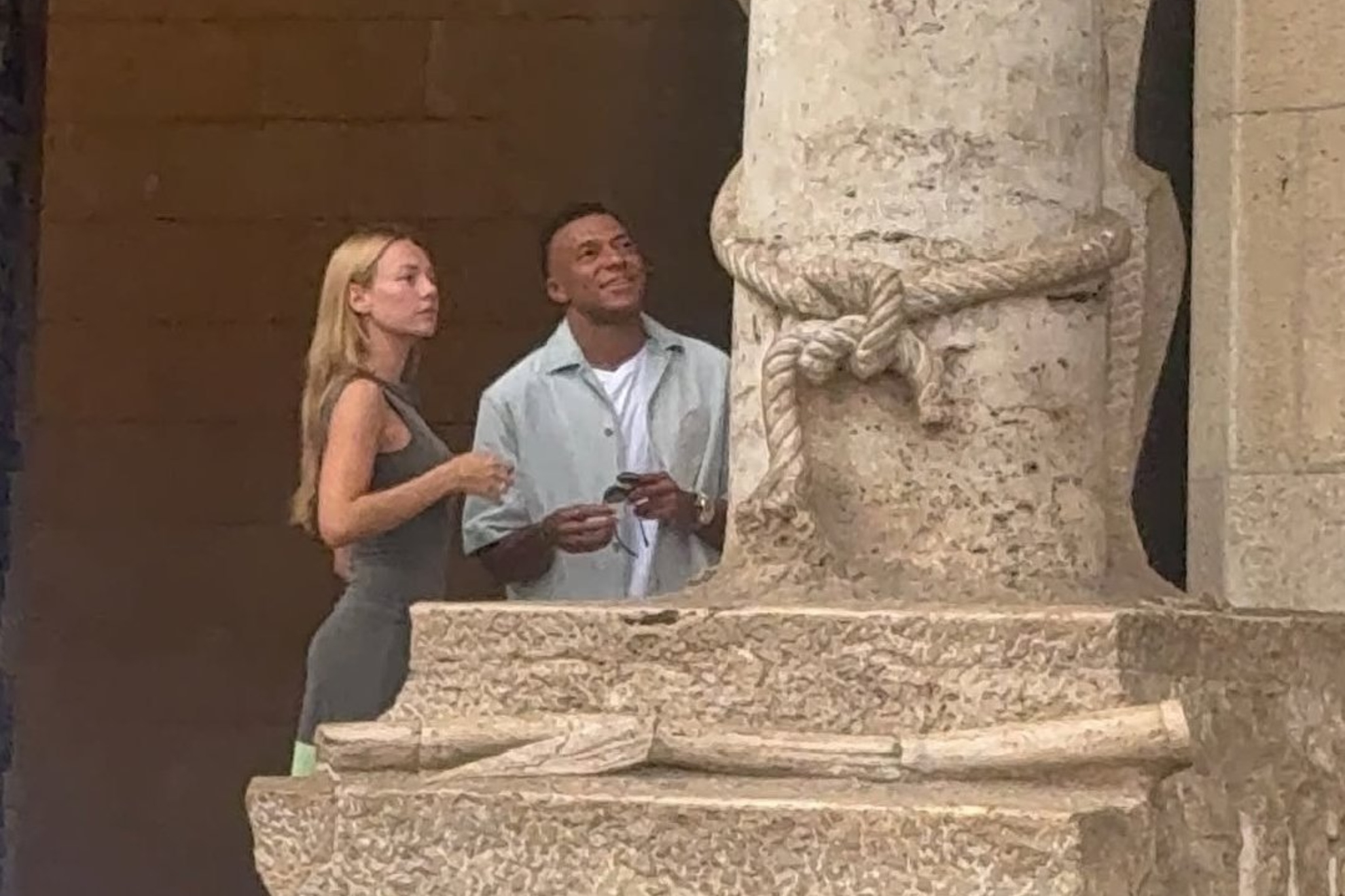 Ester Expósito y Mbappé en sus vacaciones de este verano.