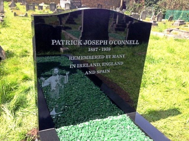la tumba restaurada de Patrick O'Connell, Don Patricio, entrenador del Betis campeón de Liga en 1935