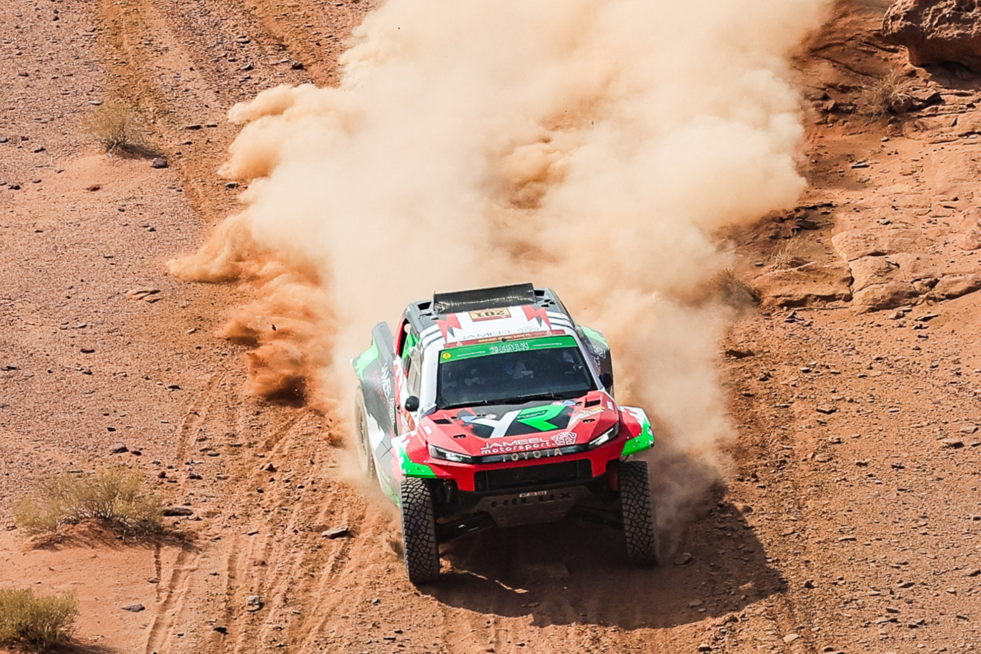 Yazeed Al Rajhi, al volante de su Toyota Hilux en el Rally Dakar. FIA