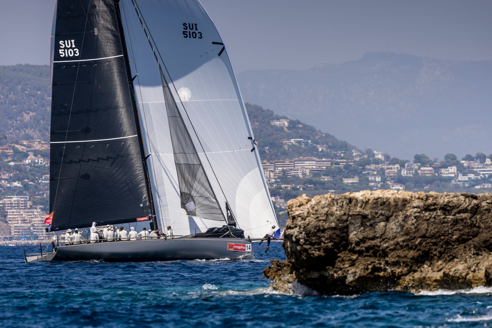 El 'Kilara II', en la regata costera de la Copa del Rey Mapfre. MARÍA MUIÑA / COPA DEL REY MAPFRE