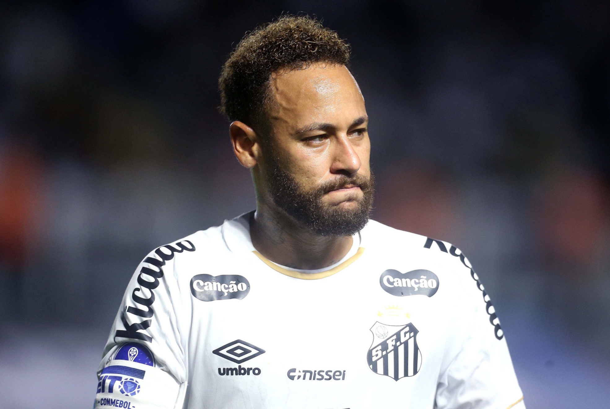 Neymar, durante un partido con Santos. GUILHERME DIONIZIO / EFE