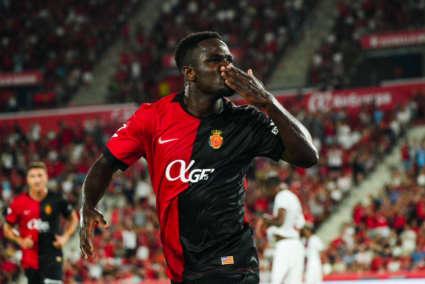 Luvumbo celebra el golazo con el que abrió el marcador