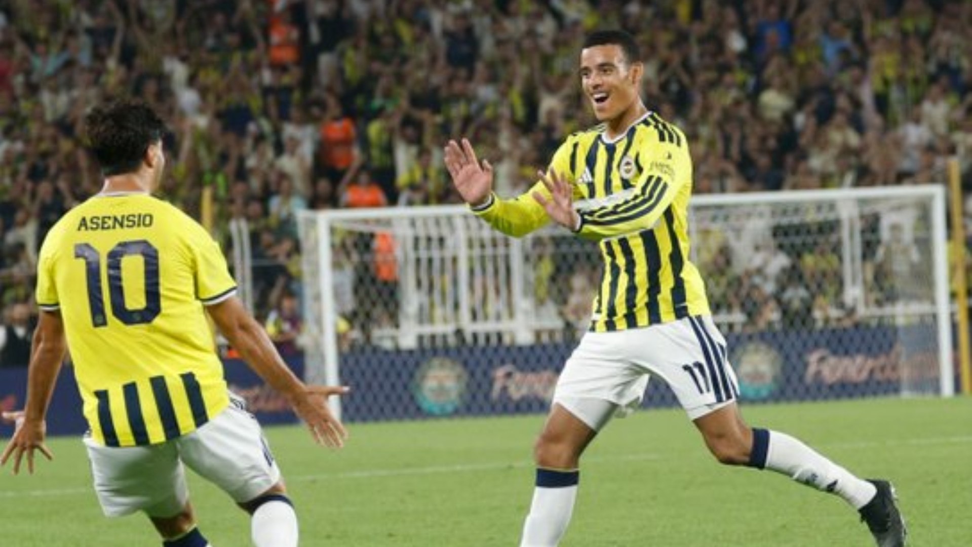 El Fenerbahce disputó la ida de la tercera ronda previa de Champions ante el Sturm y el inglés anotó un tanto brutal