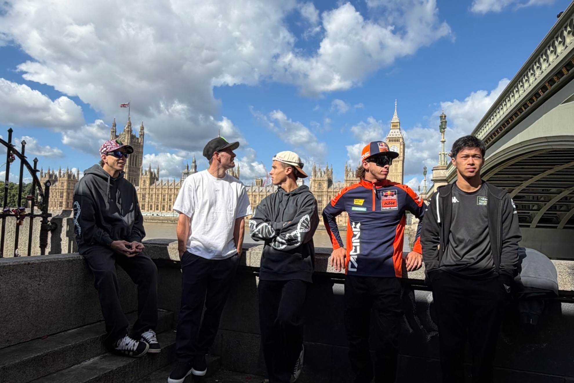 Bezzecchi, Crutchlow, Moreira, Acosta y Ogura, en Londres, hoy. LCR