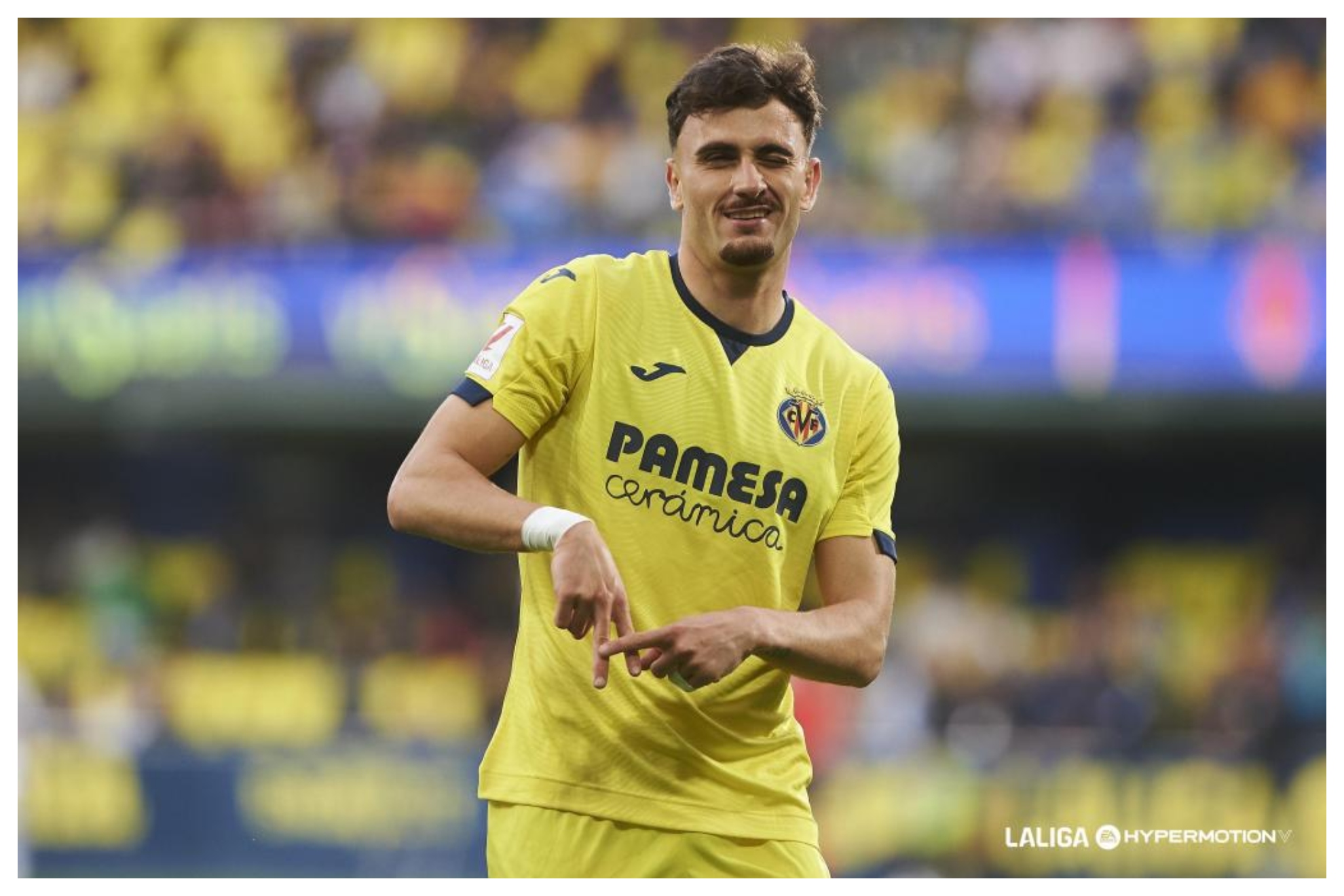 Álex Forés, celebrando un gol con el Villarreal, su club LALIGA