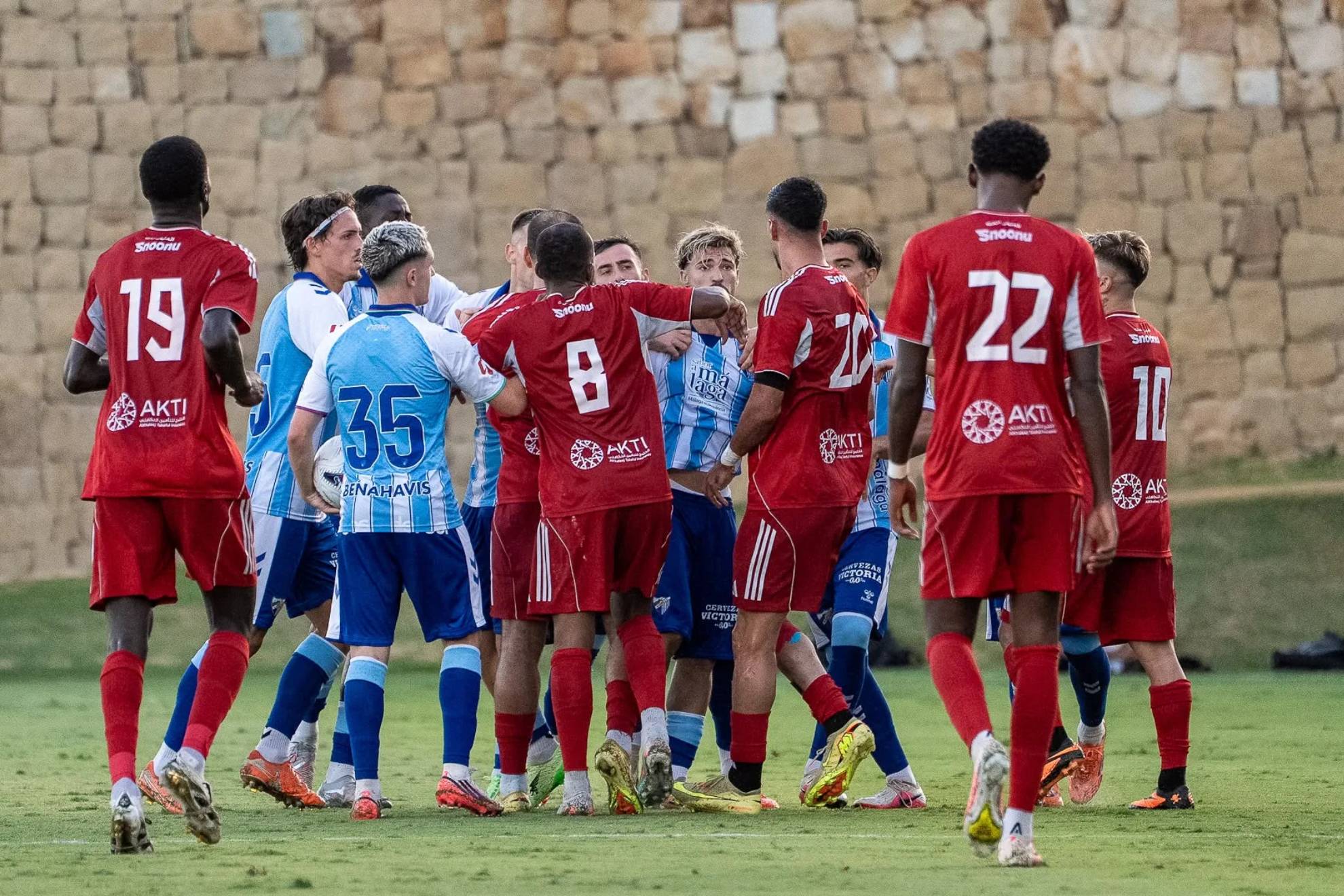 Gresca entre jugadores del Málaga y Al-Arabi JOSÉ MANUEL CAMPOS