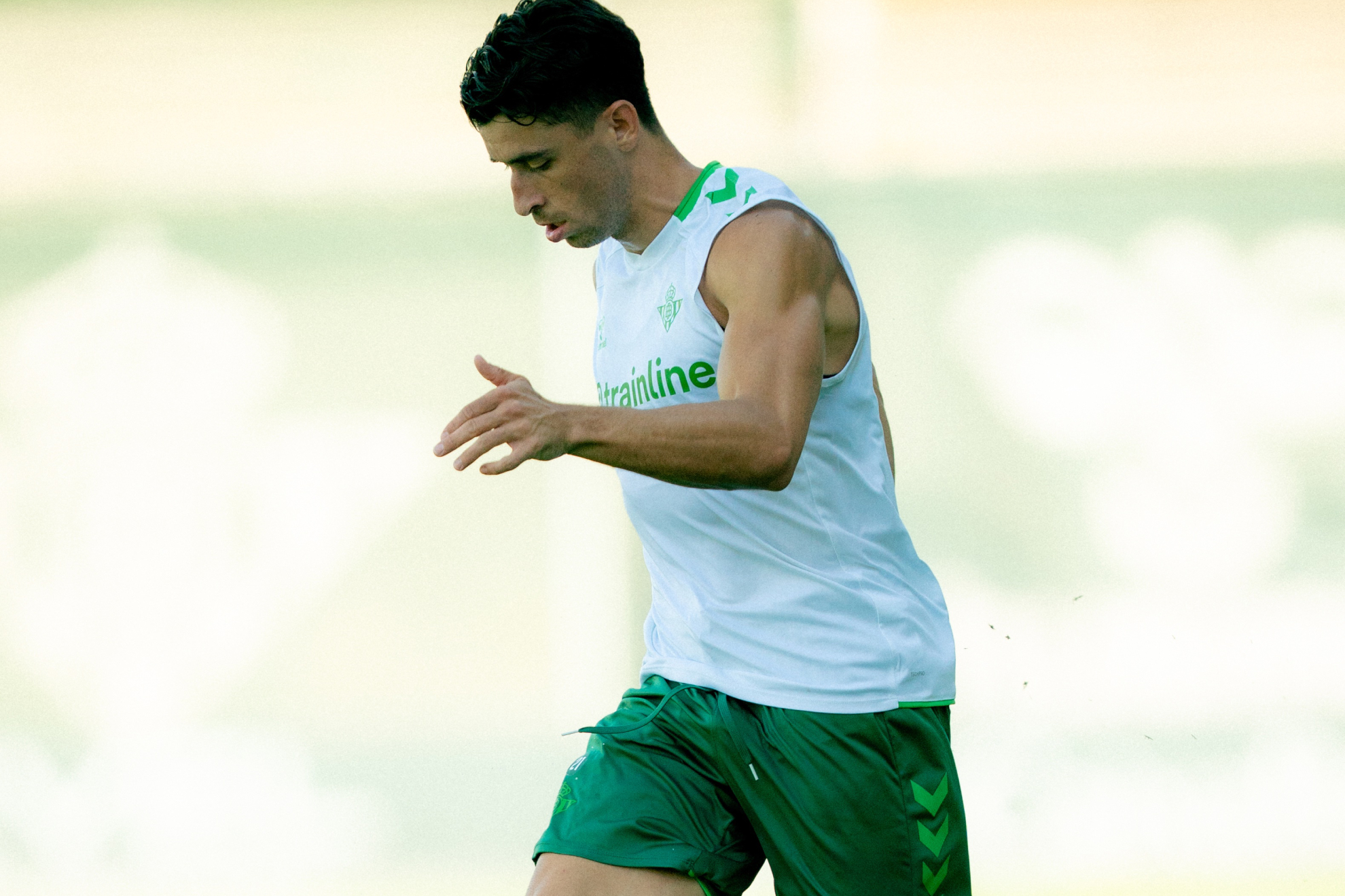 Marc Roca se ejercita en la ciudad deportiva verdiblanca. REAL BETIS