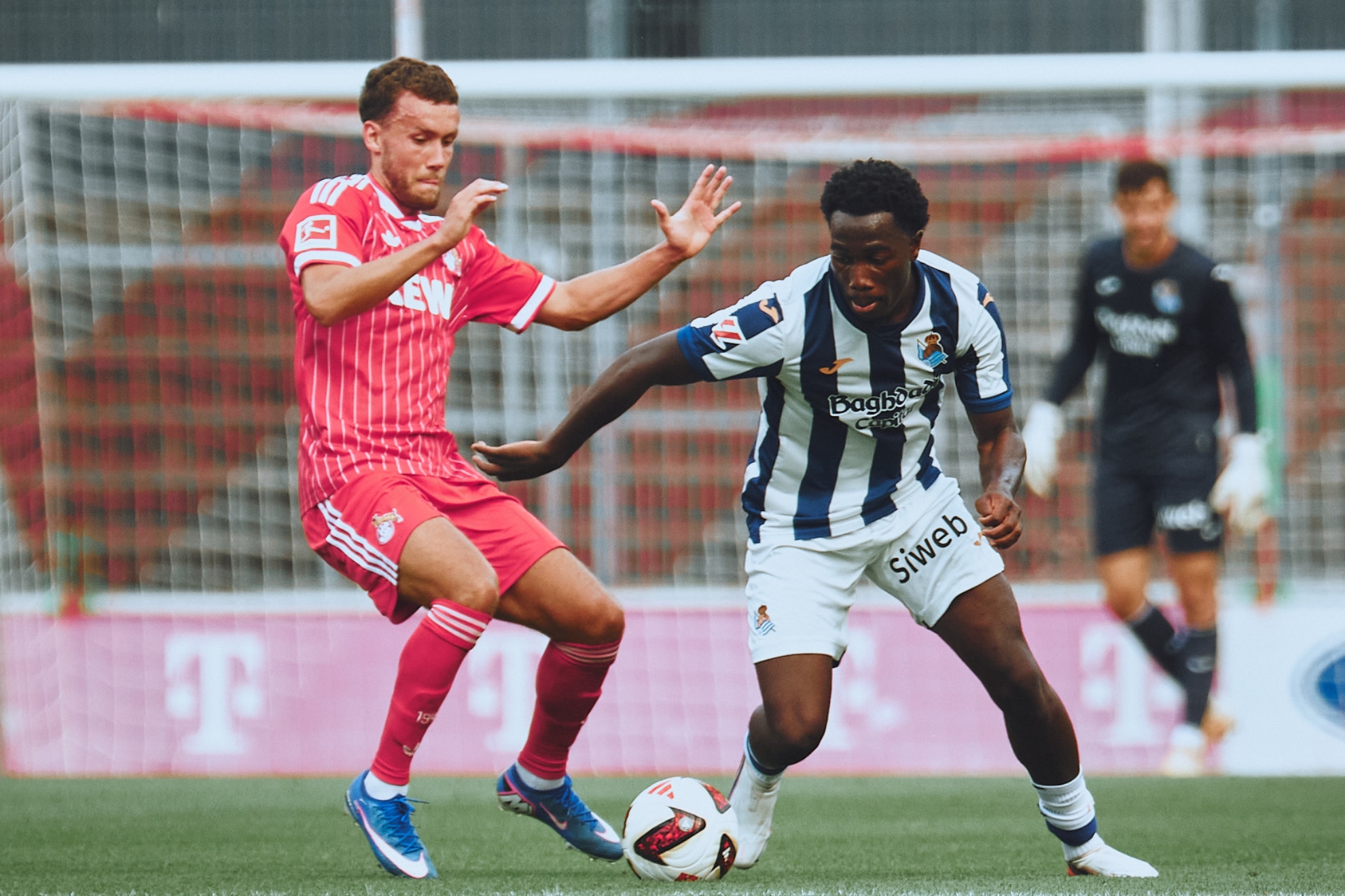 Alex Lebarbier, en una acción del amistoso contra el Colonia. REAL SOCIEDAD