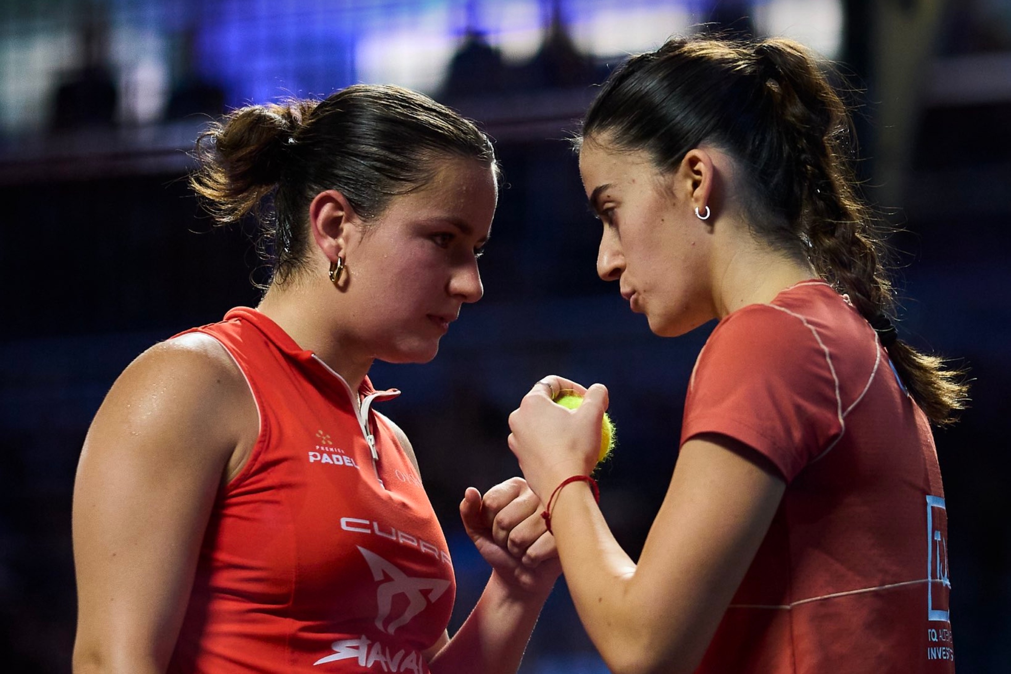 Martina y Claudia celebran un punto en semifinales. PREMIER PADEL