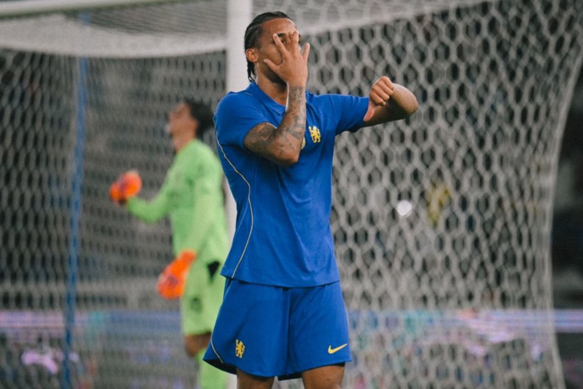 Joao Pedro celebra uno de sus goles contra el Milan @ChelseaFC