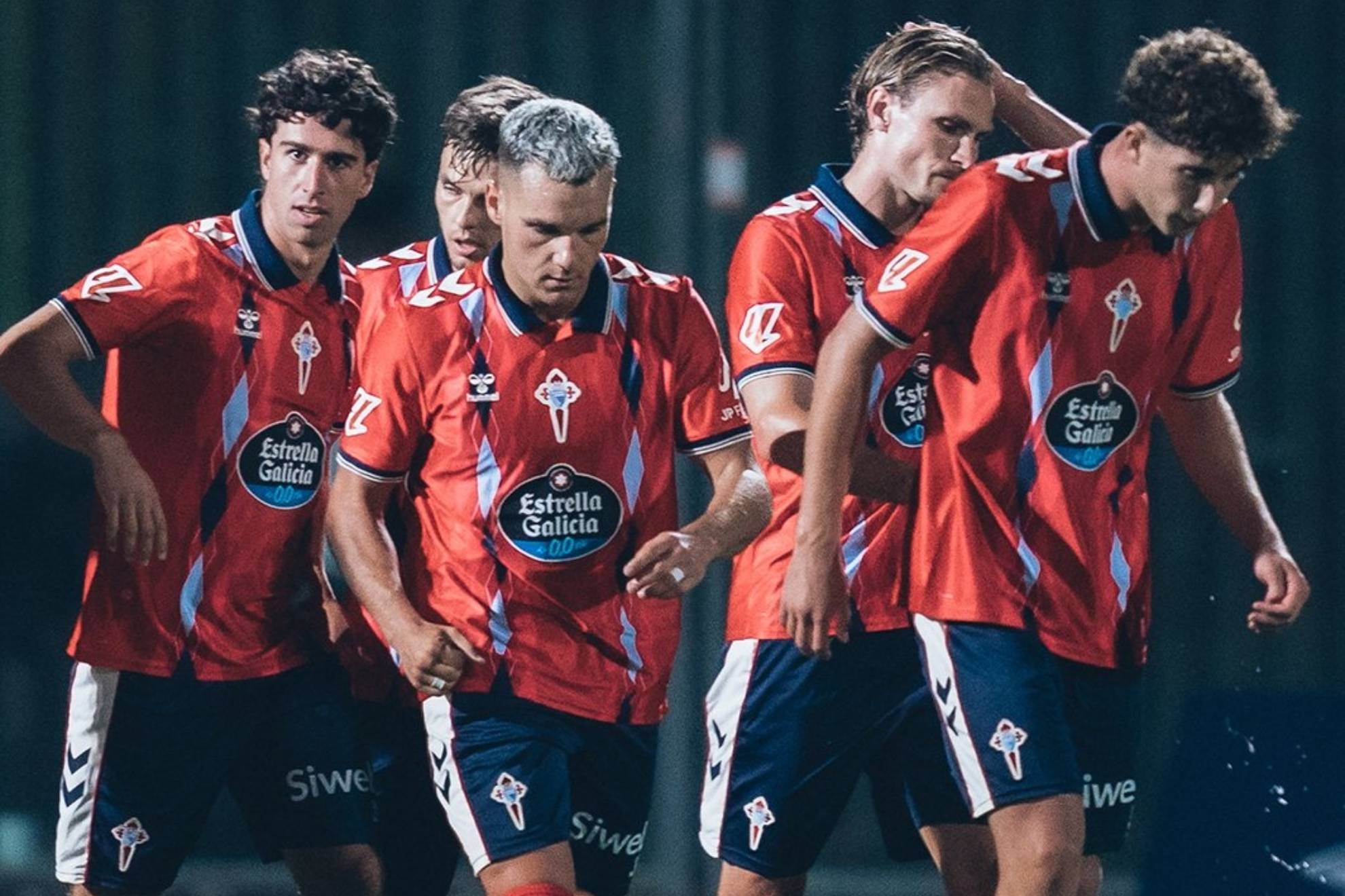 Los jugadores del Celta celebran el tanto ante el Nápoles. @RCCelta