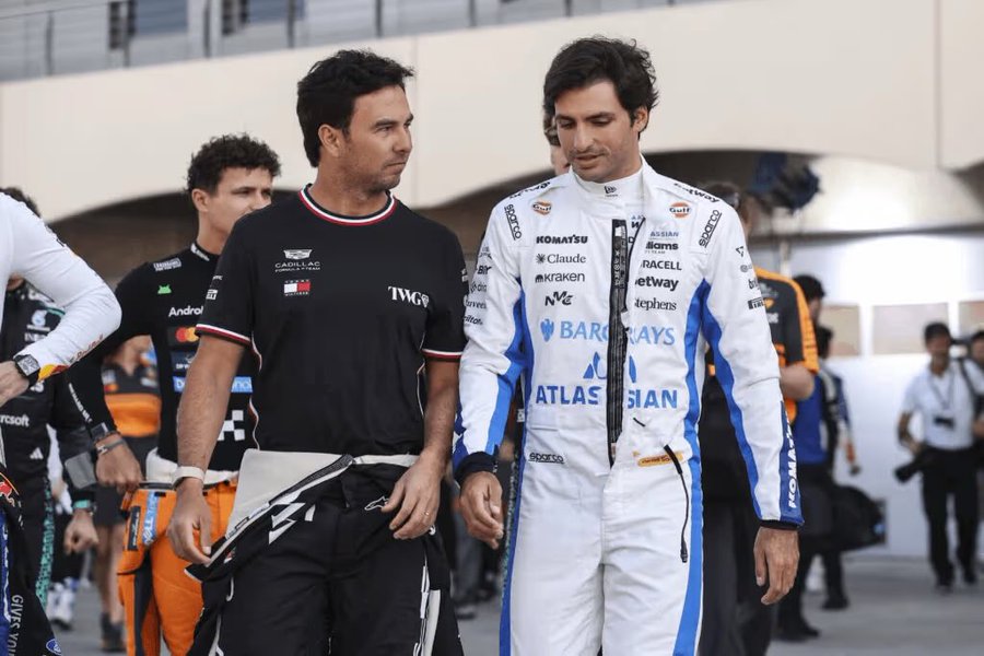 Checo Pérez y Carlos Sainz, durante un GP de este año.