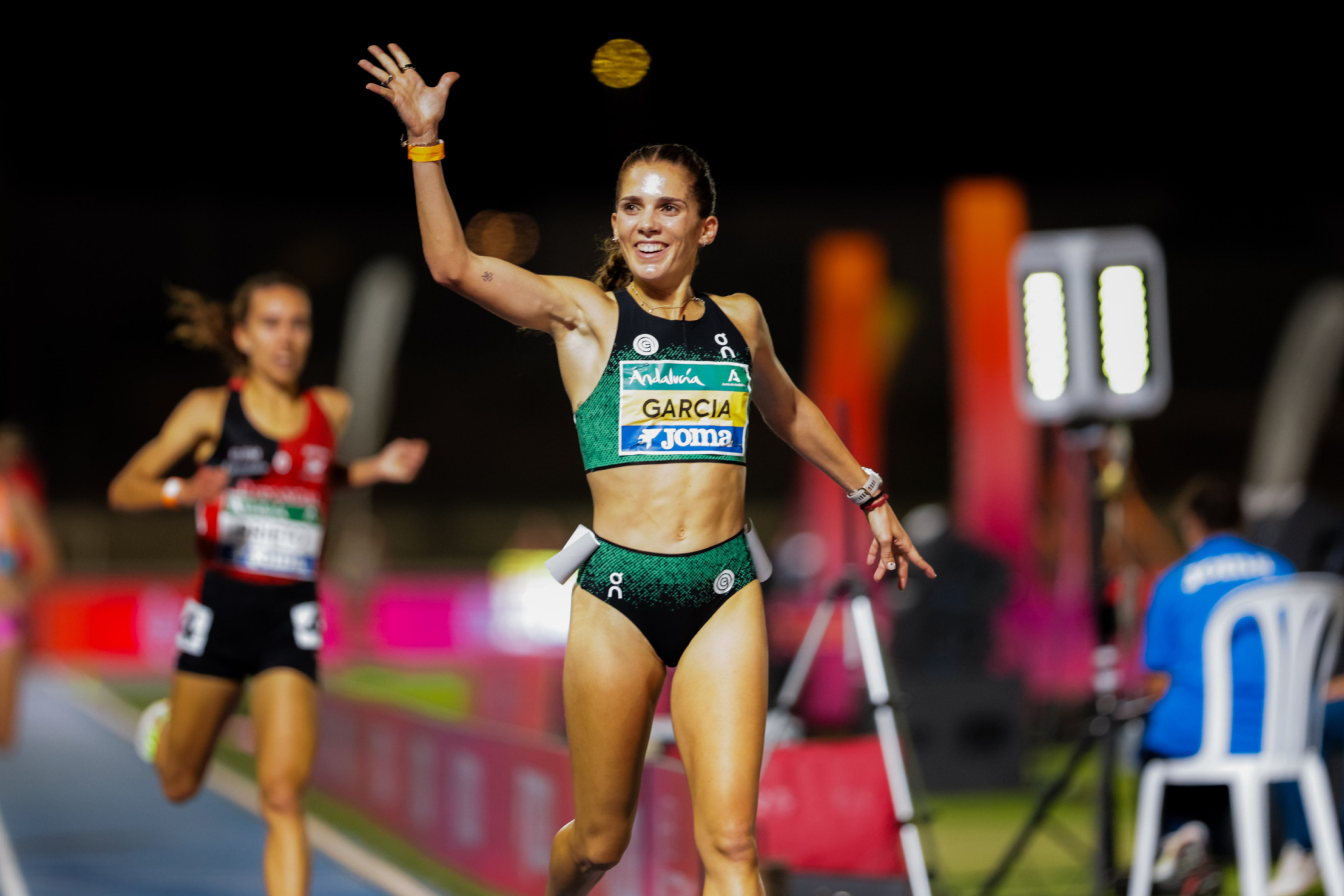 Marta García celebra su victoria en los 5.000 metros del Campeonato de España. RFEA/SPORTMEDIA