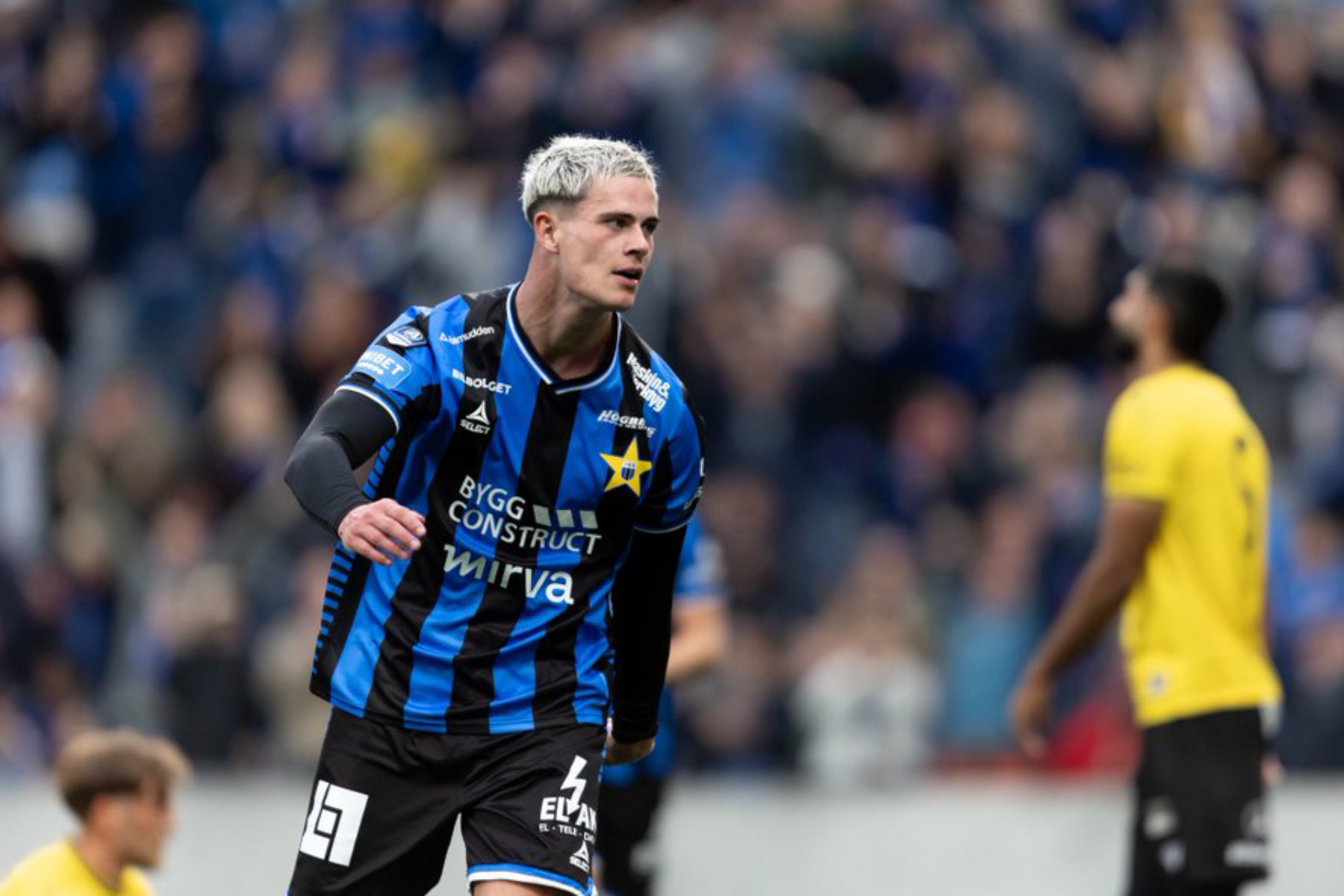 Robbie Ure, en un partido con el IK Sirius X: @siriusfotboll