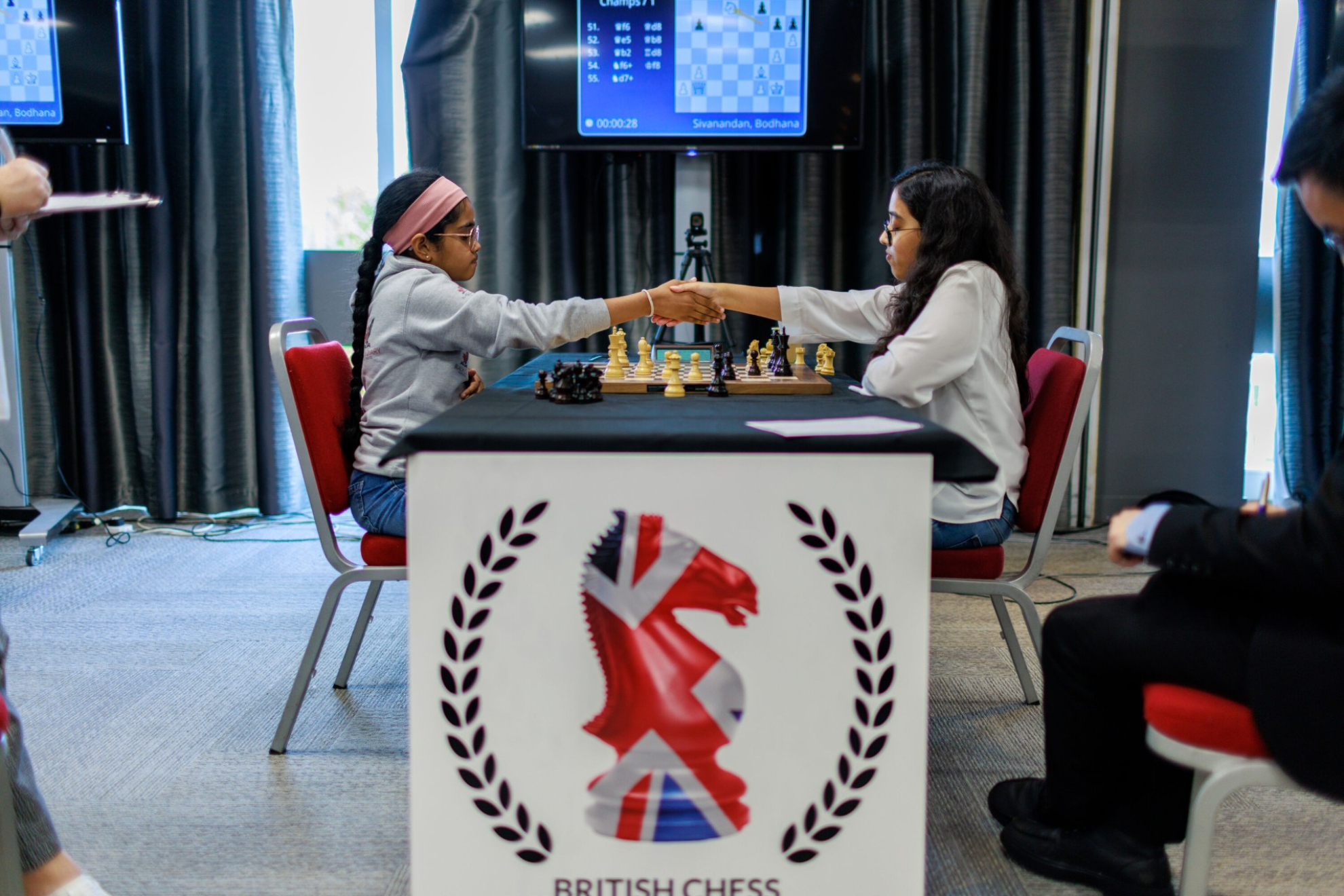 Bodhana Sivanandan y Trisha Kanyamarala. Federación Británica de Ajedrez