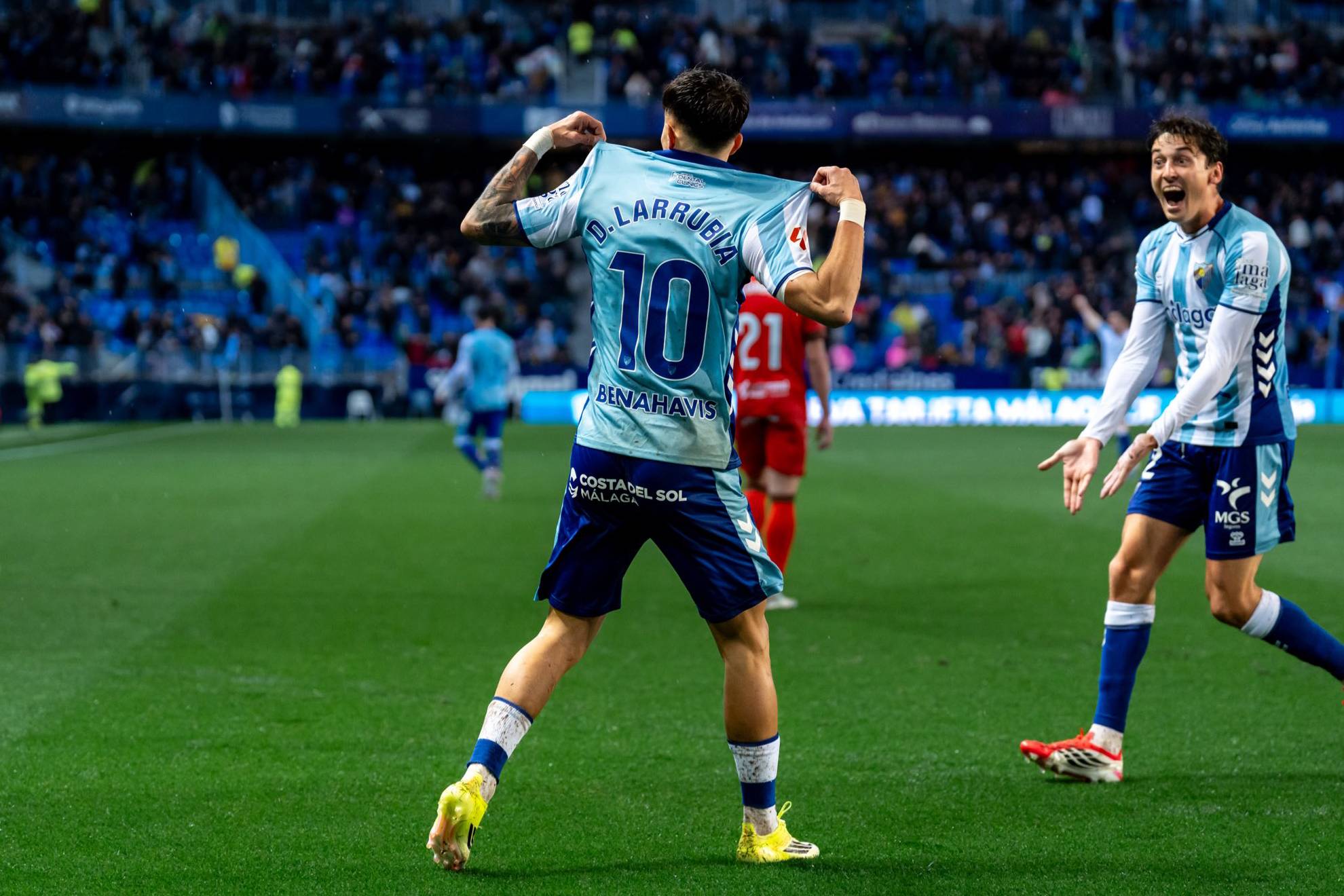 Larrubia celebrando un gol