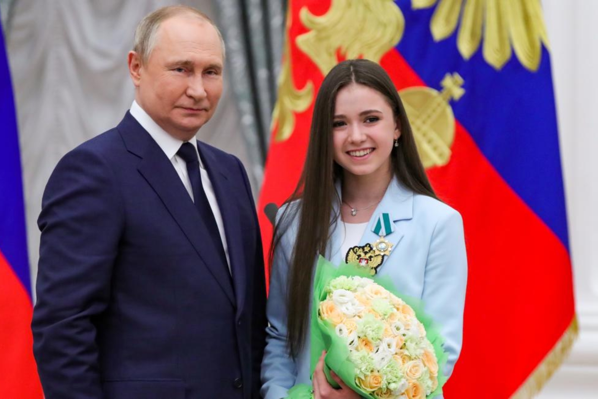 El presidente ruso, Vladimir Putin, con Kamila Valieva. Mikhail Klymentyev.