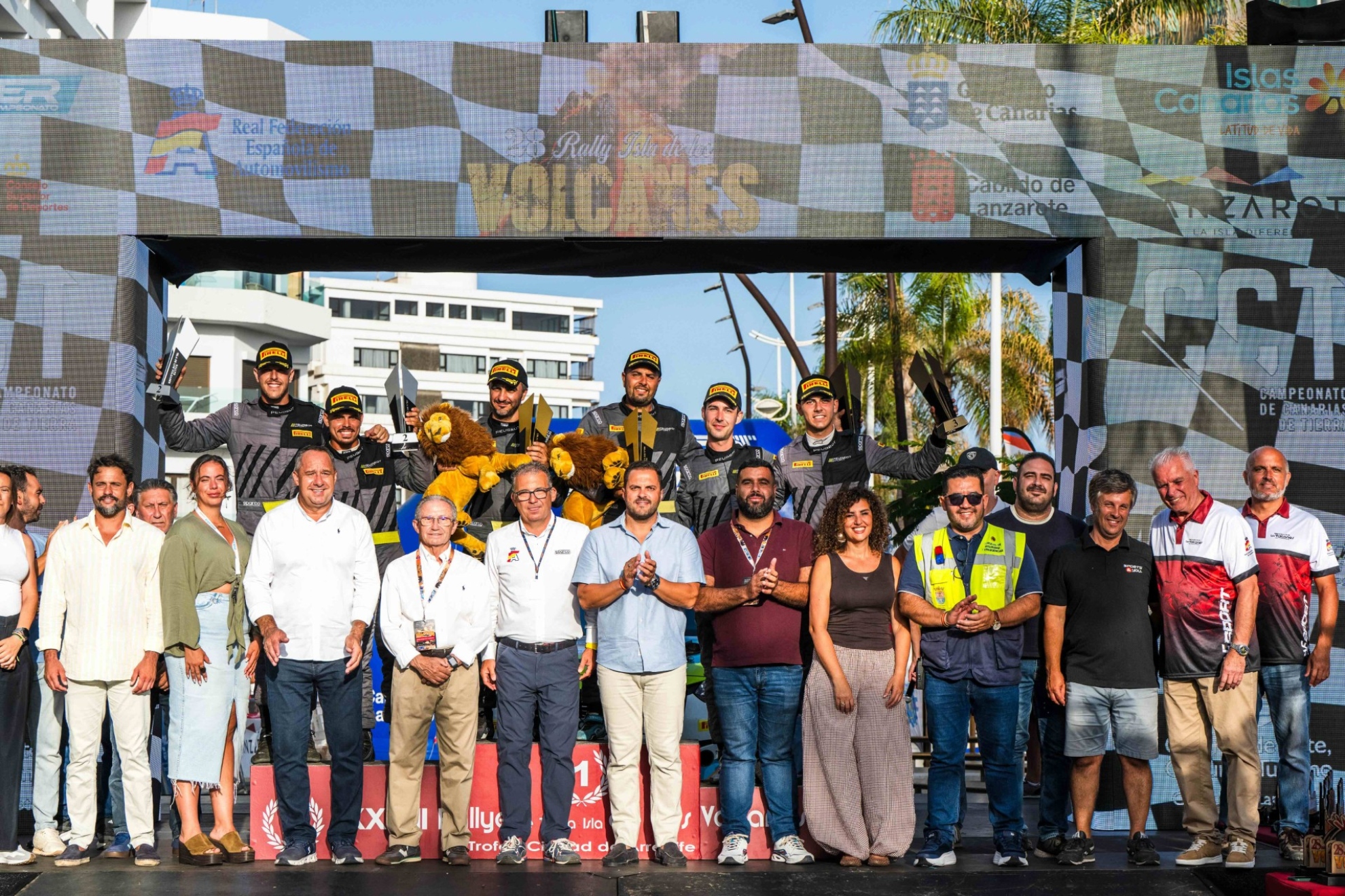 Primer podio del Desafío Peugeot en el Rally Isla de Los Volcanes. Shakedown Media / Danny García