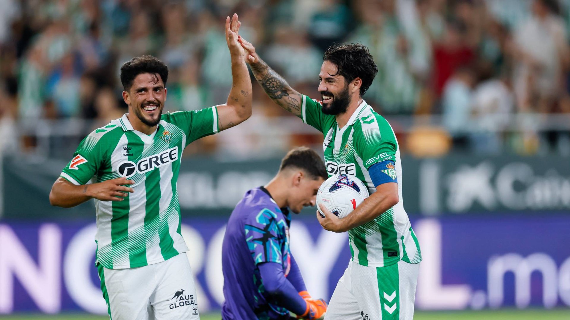 Cuanto le echábamos de menos... El malagueño vuelve a dejarnos un detalle de superclase para salir de la presión en el amistoso entre el Real Betis 2-2 Bournemouth.