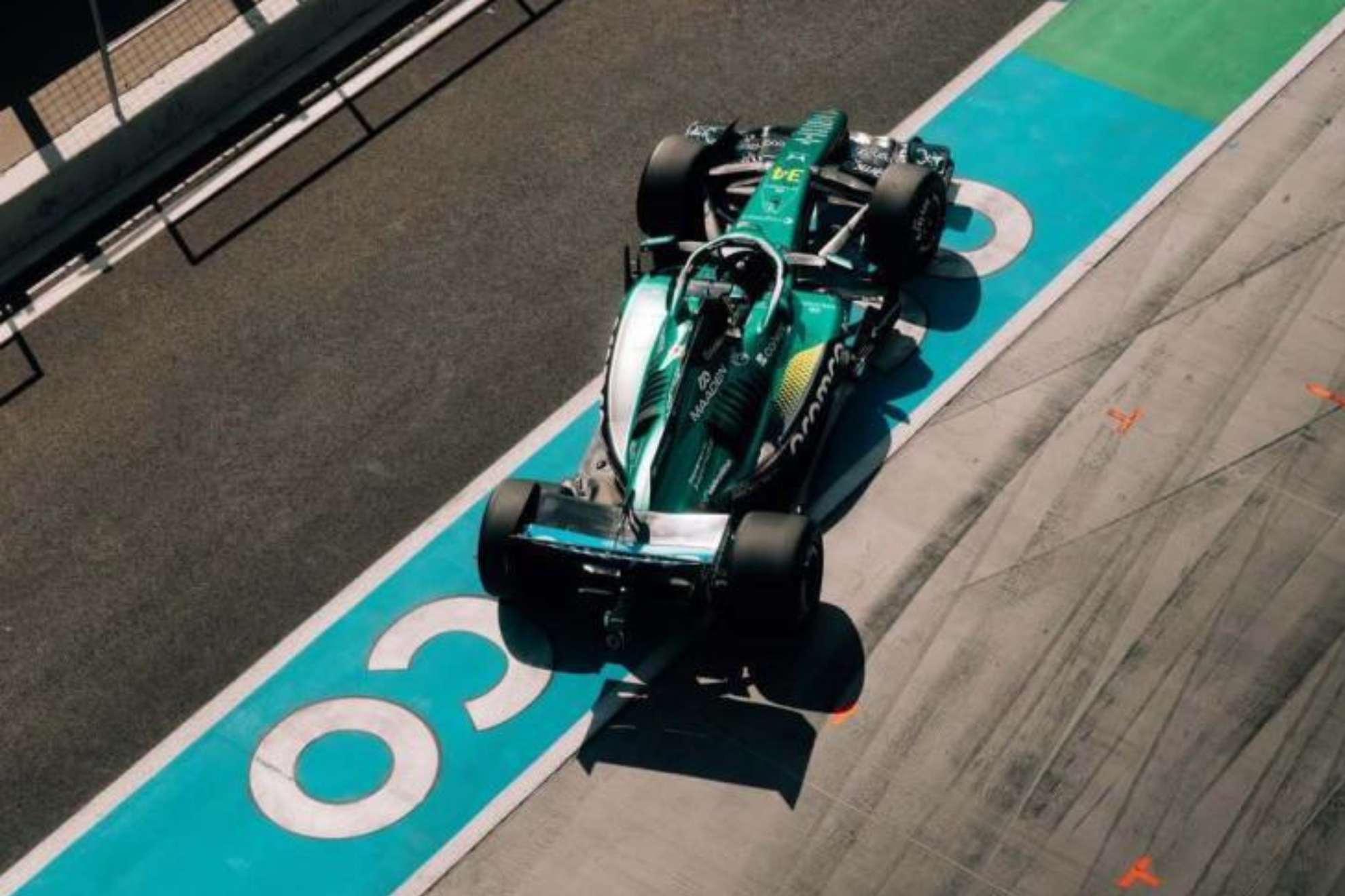 Crawford, durante la prueba del motor en un 'filming day' en Hungaroring.