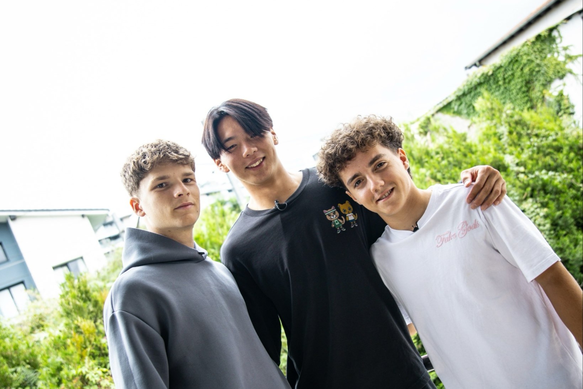 Tomy Carbonell, Kazunari Kita y Dani Díaz posan para un reportaje. REAL SOCIEDAD