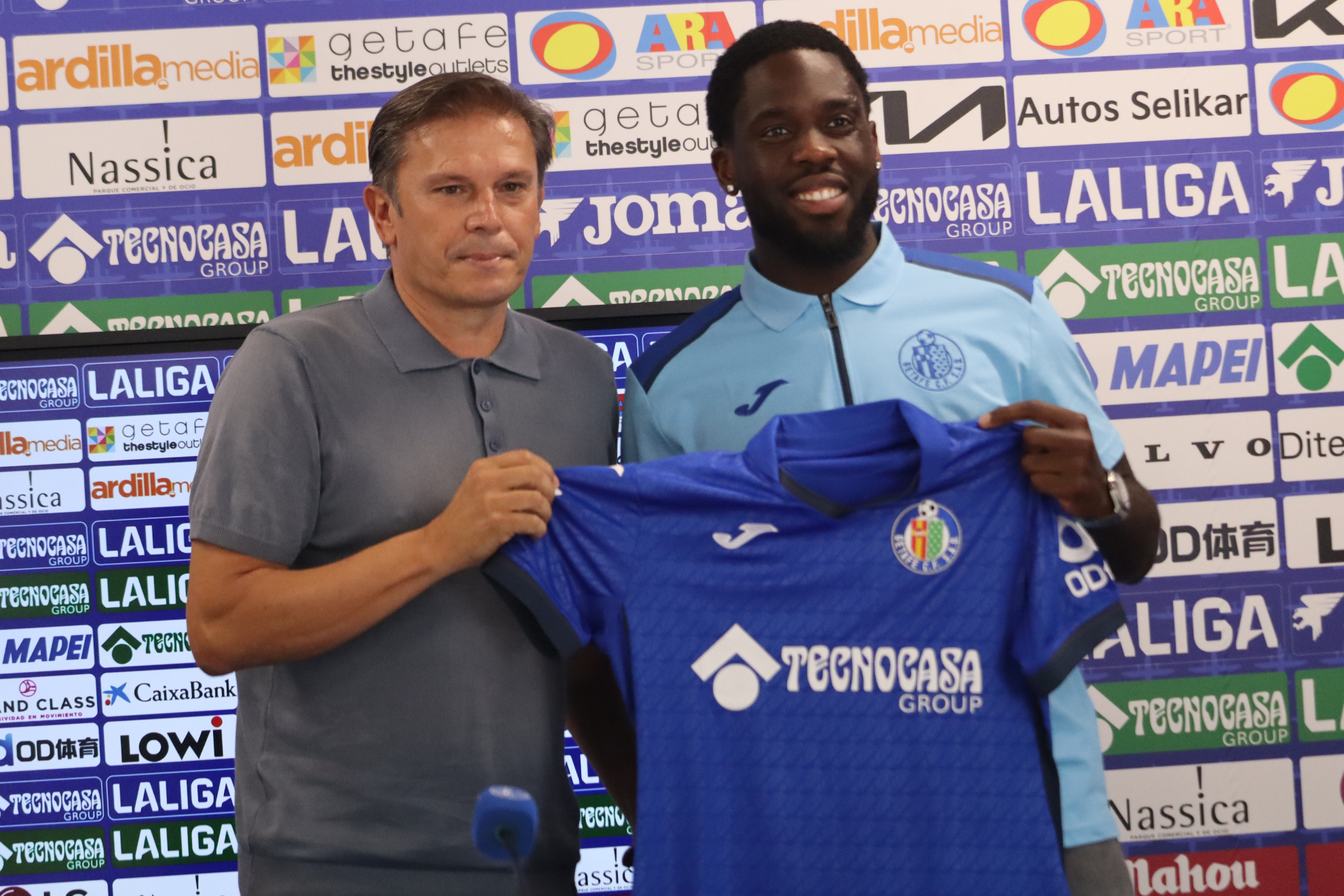 Orel Mangala en su presentación con el Getafe GETAFE