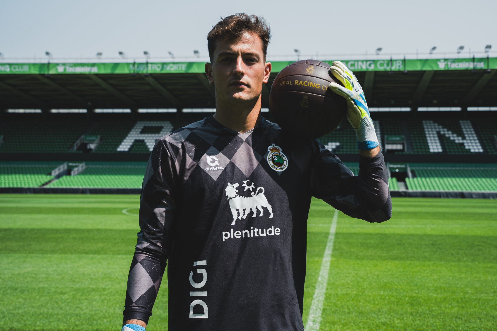 Agirrezabala, en su presentación con el Racing. Racing de Santander.