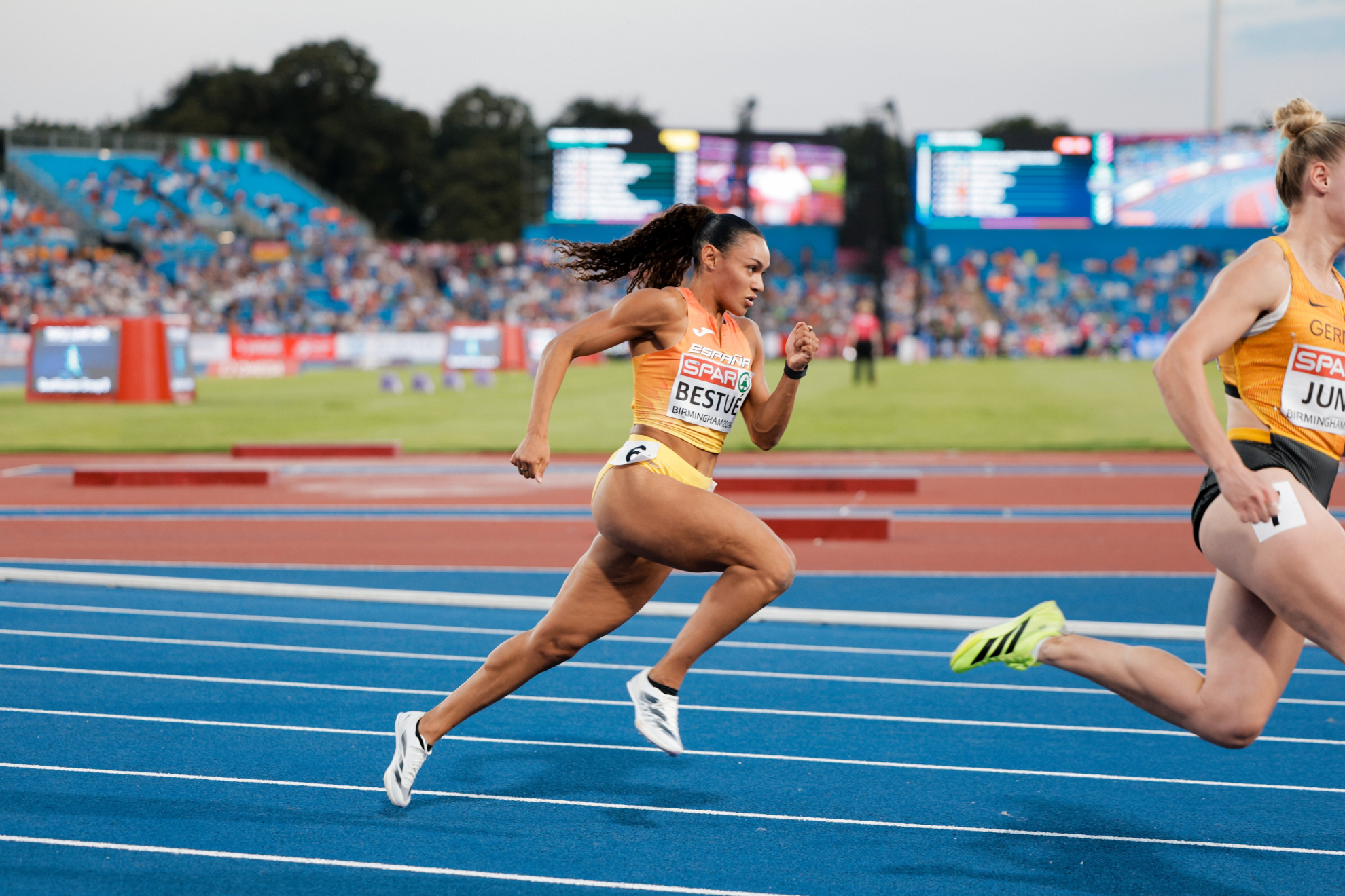 Jaël Bestué durante su semifinal de los 200 metros del Europeo de Birmingham. RFEA/SPORTMEDIA