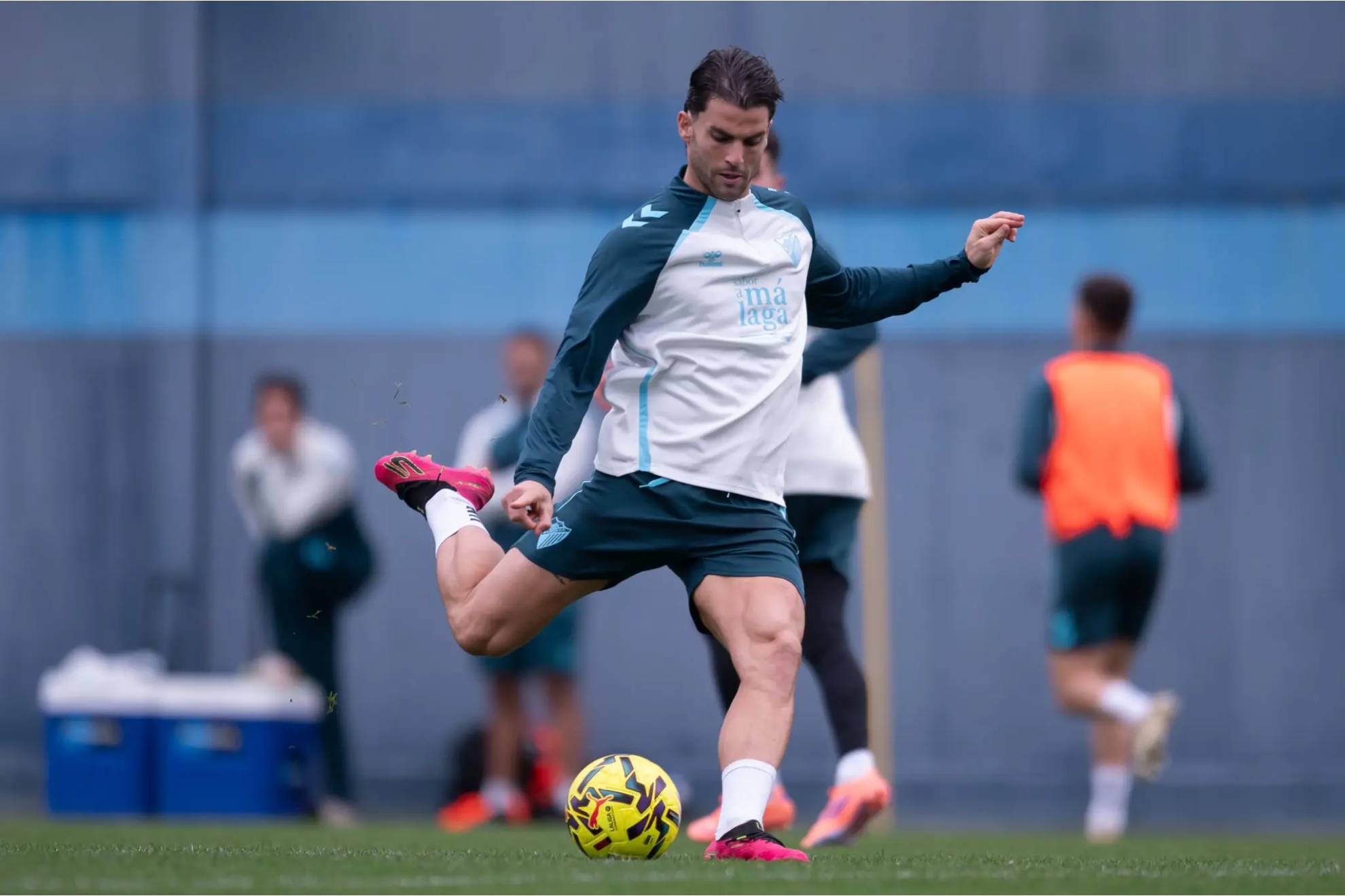 El delantero continuará poniendo al servicio del equipo su trabajo, fortaleza y remate