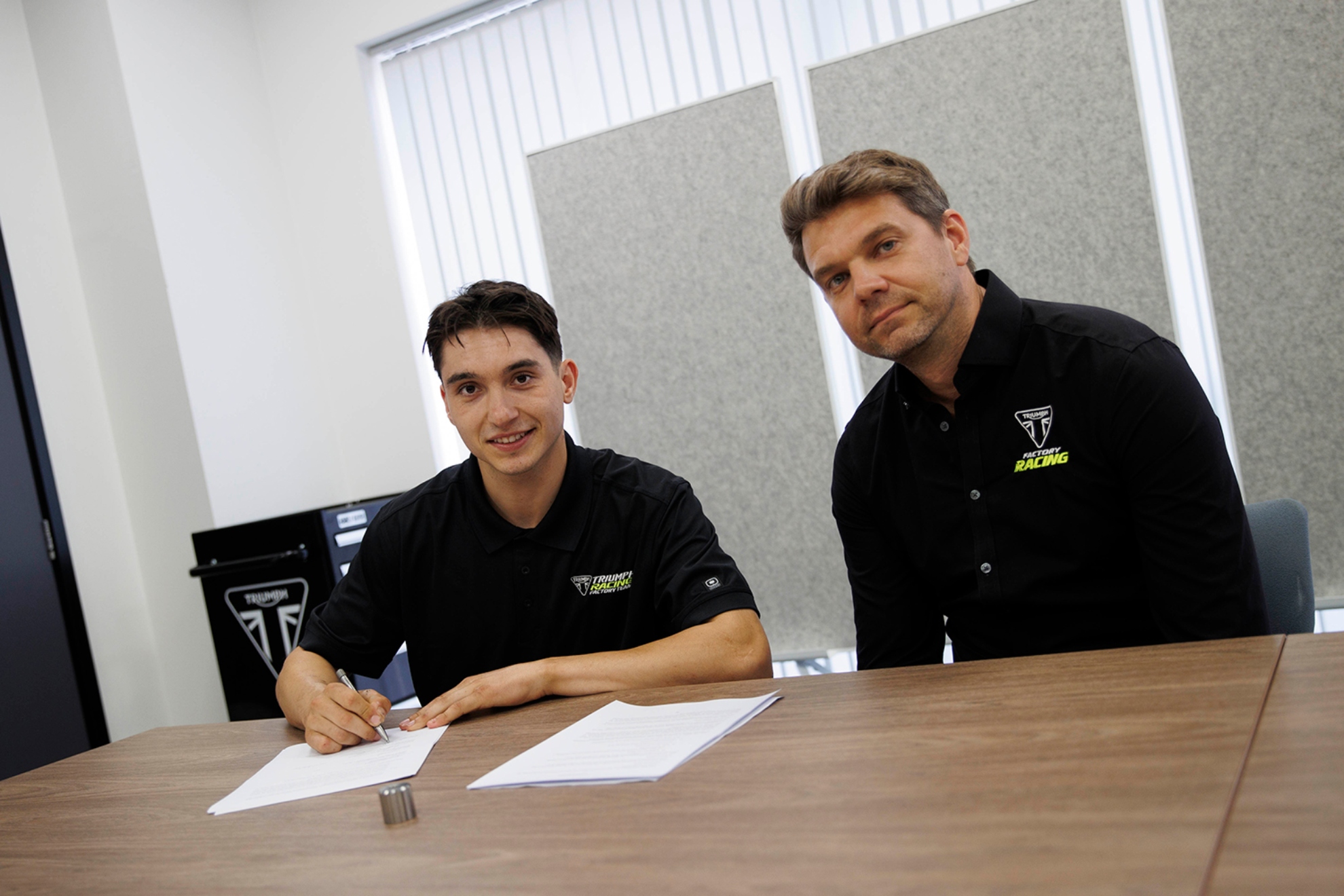 Guillem Farrés estampa su firma con Triumph. TRIUMPH