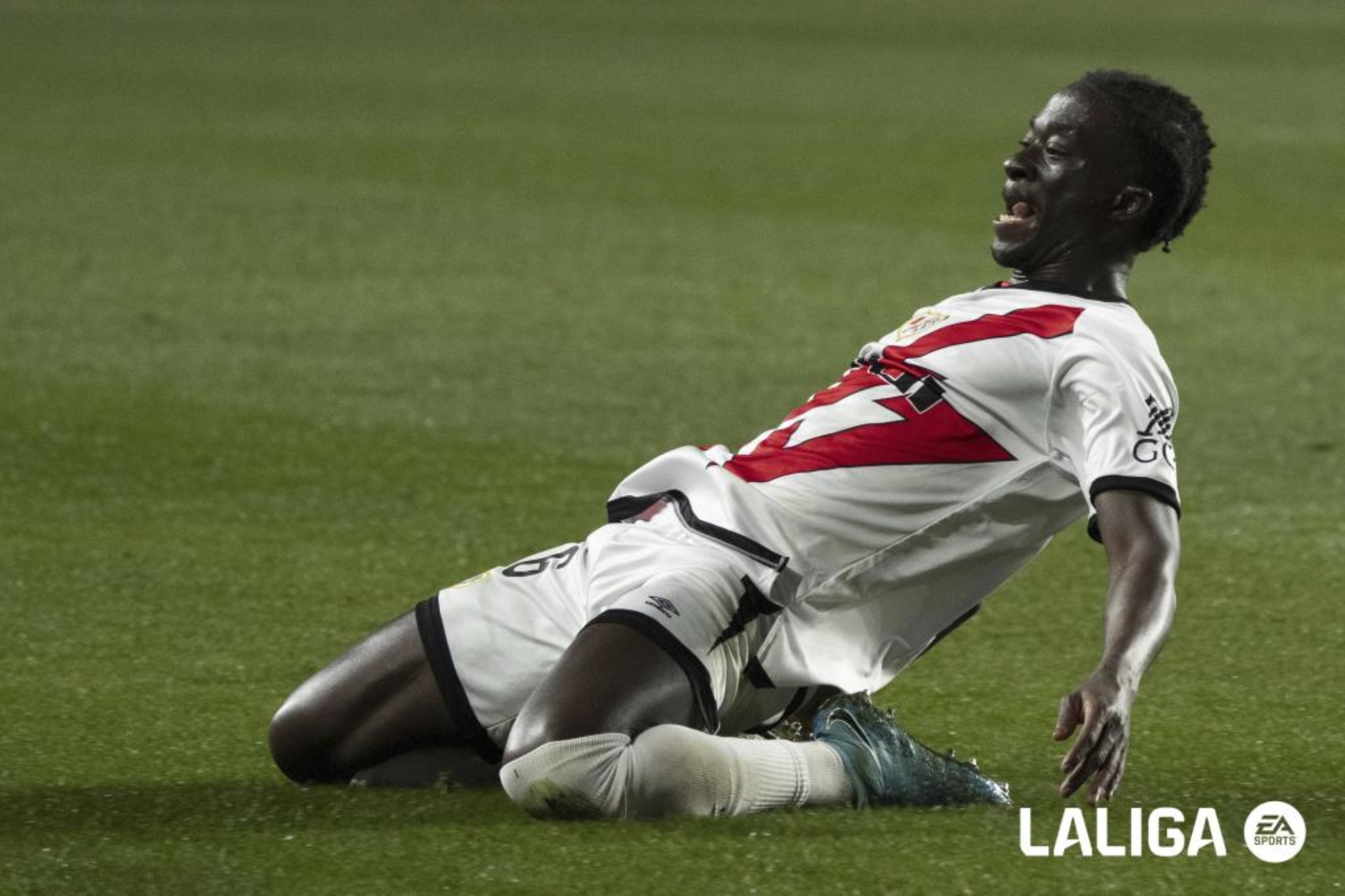 Mumin celebra un gol con el Rayo. LALIGA