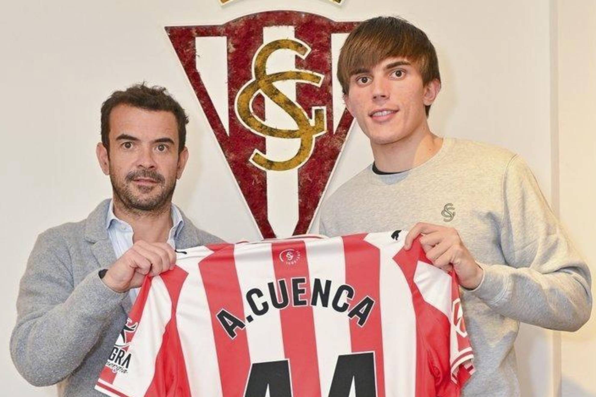 Andrés Cuenca, en su presentación con el Sporting la pasada temporada. REAL SPORTING