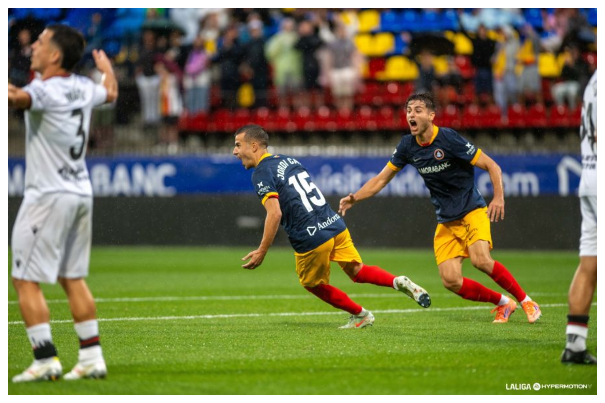 El debutante Jordi Cano celebra el primer gol del encuentro en el Encamp LALIGA