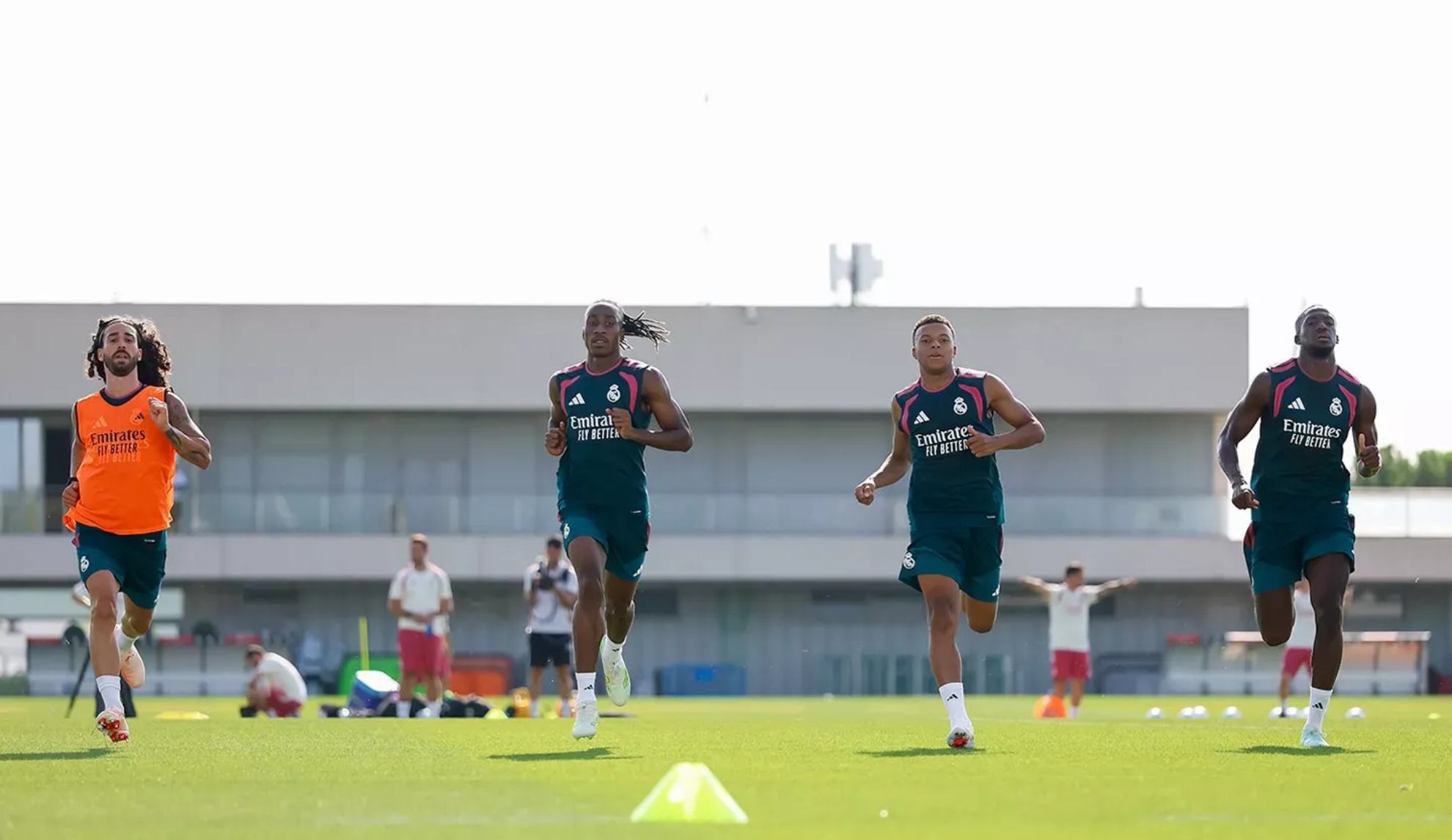Cucurella, Diomande, Mbappé y Konaté.