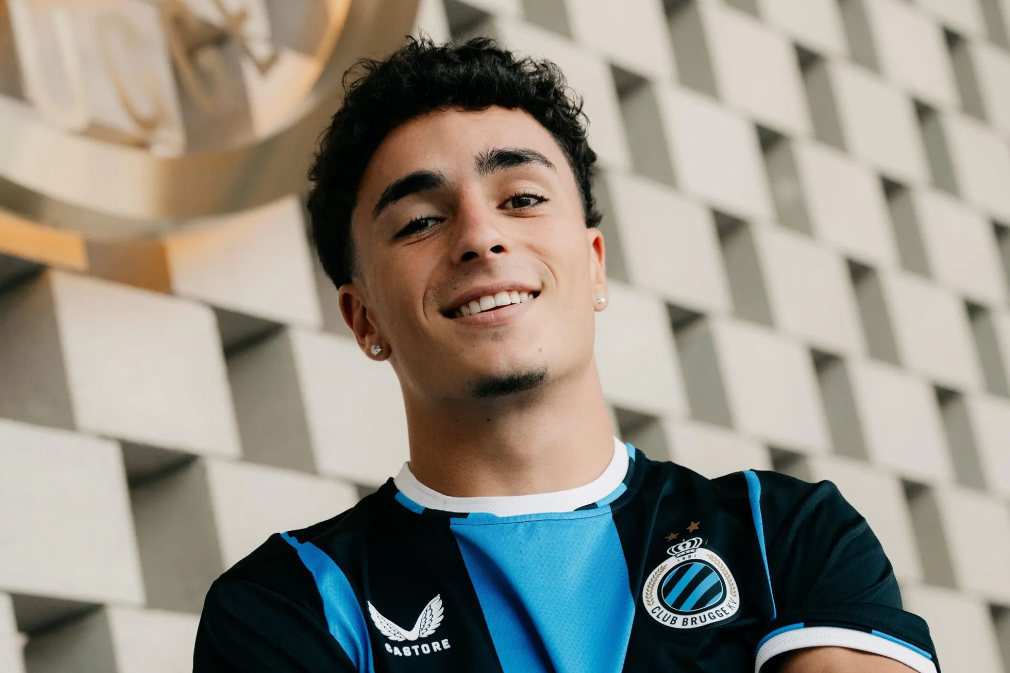 Jan Virgili posa como nuevo jugador del Brujas BRUJAS