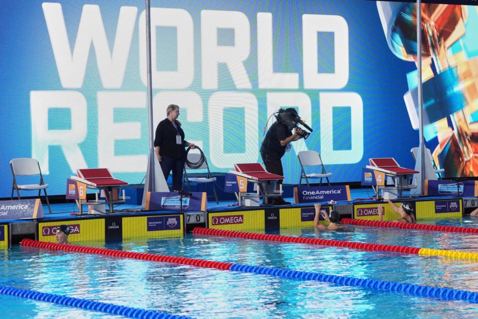 El momento del récord mundial en Irvine LAPRESSE