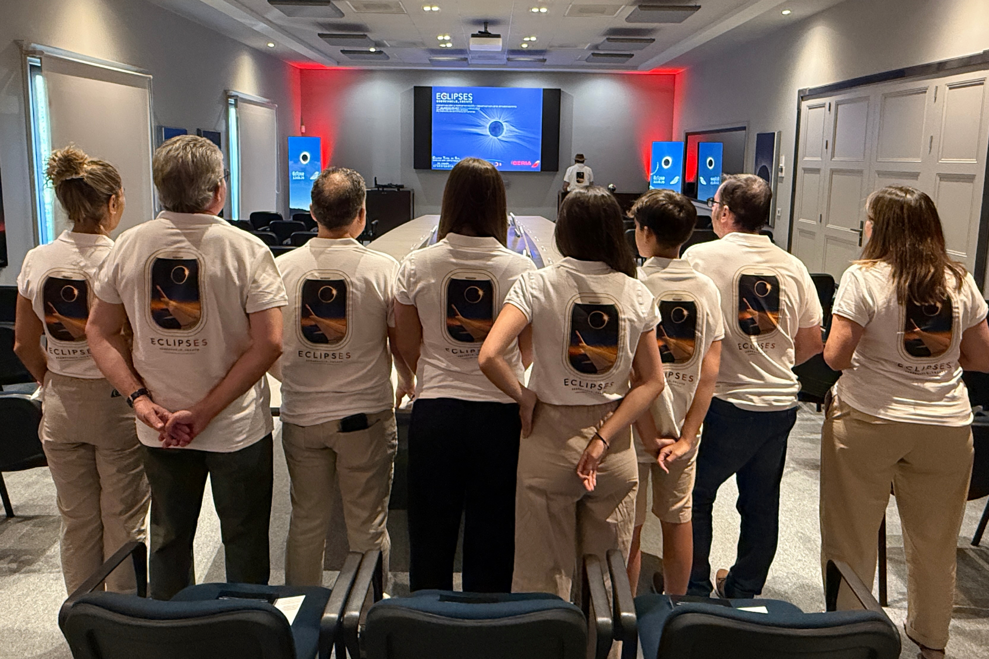 Equipo SOBREVUELO antes de la Conferencia CORONA