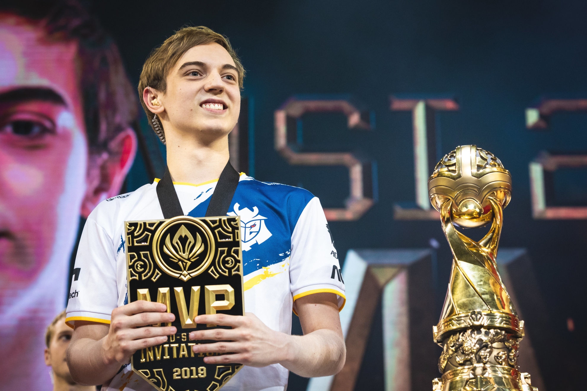 Caps en 2019, con el trofeo MVP de la final del MSI