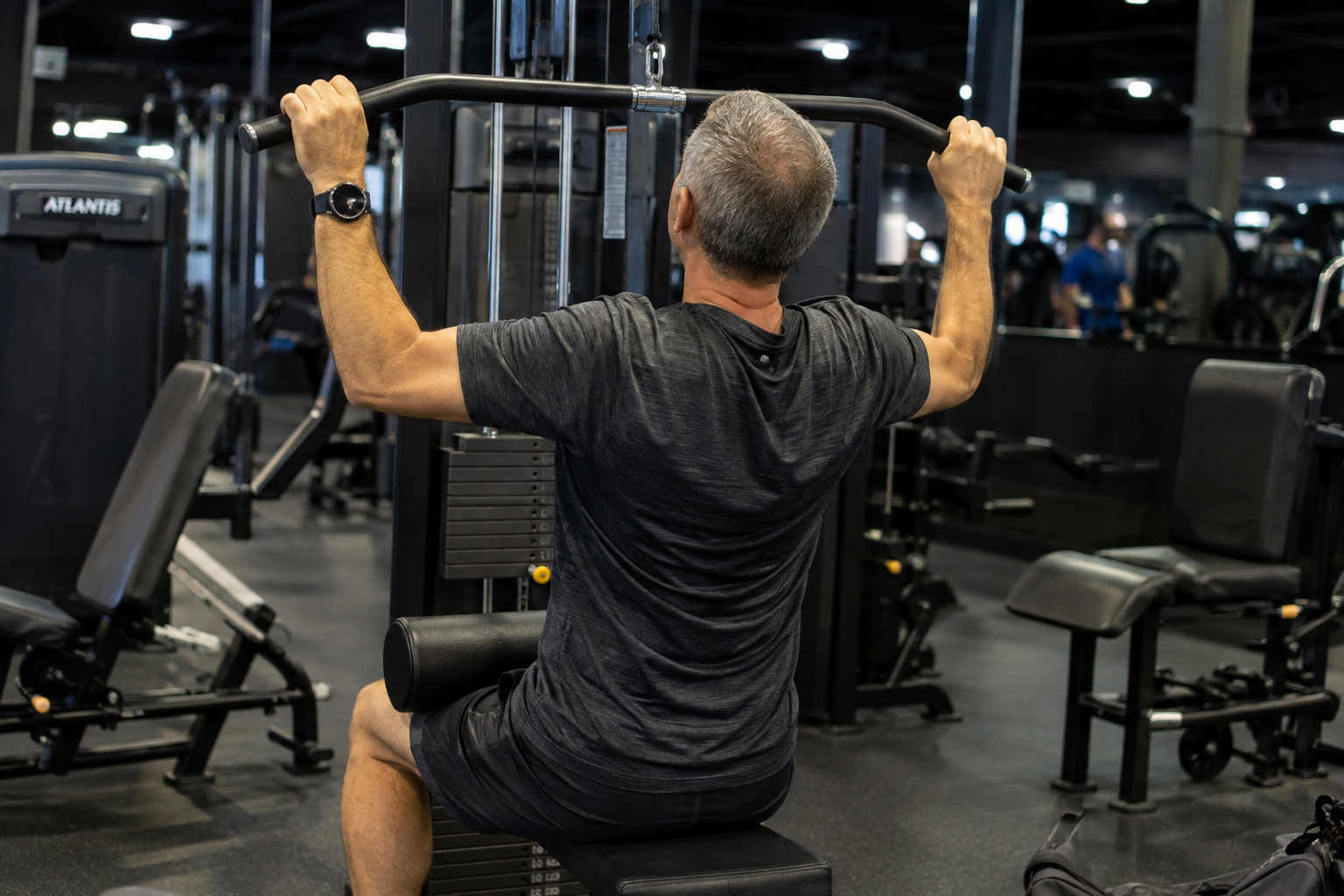 Persona mayor en el gimnasio