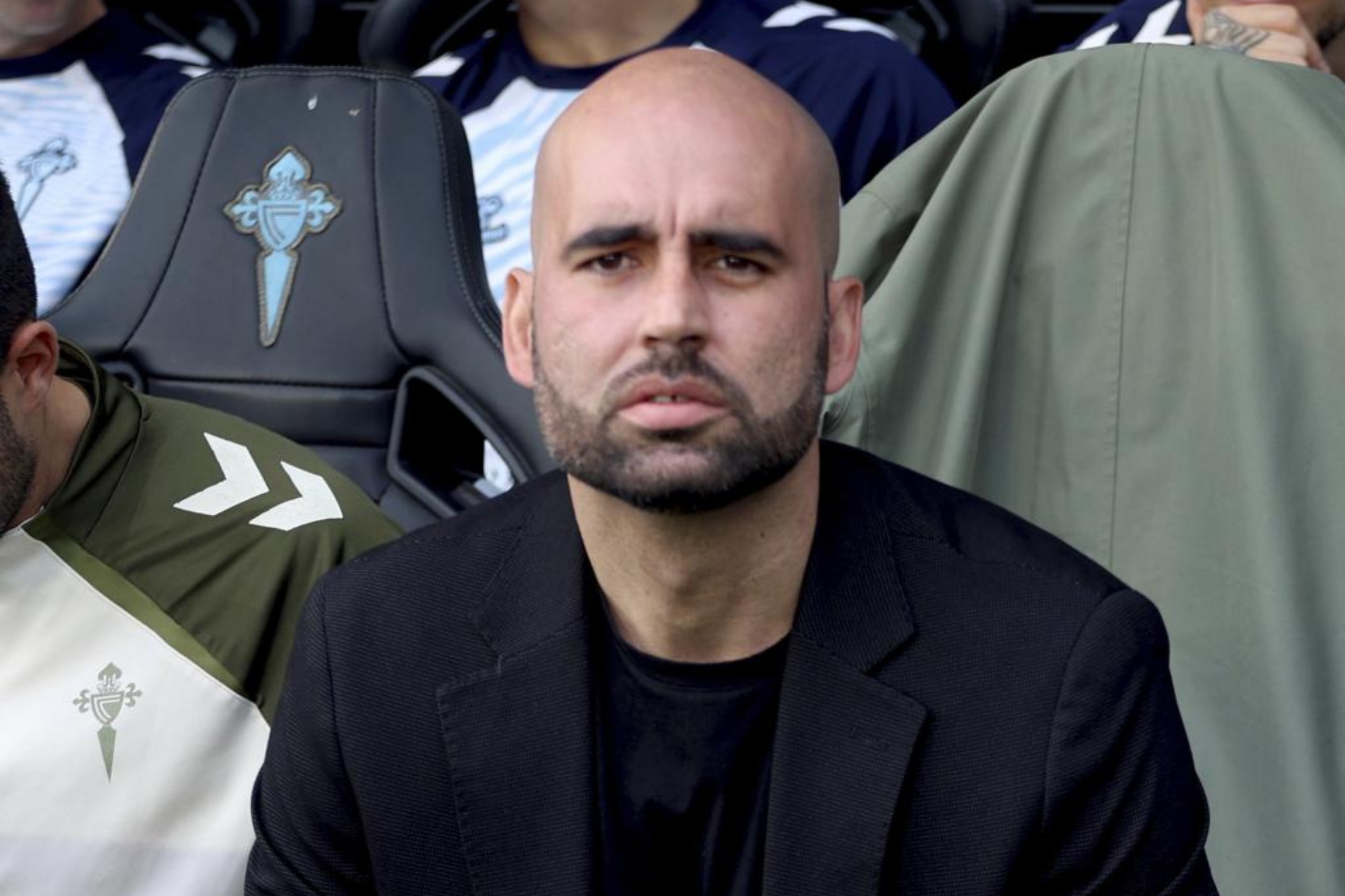 Giráldez, con gesto serio, en un encuentro del Celta. JORGE LANDÍN