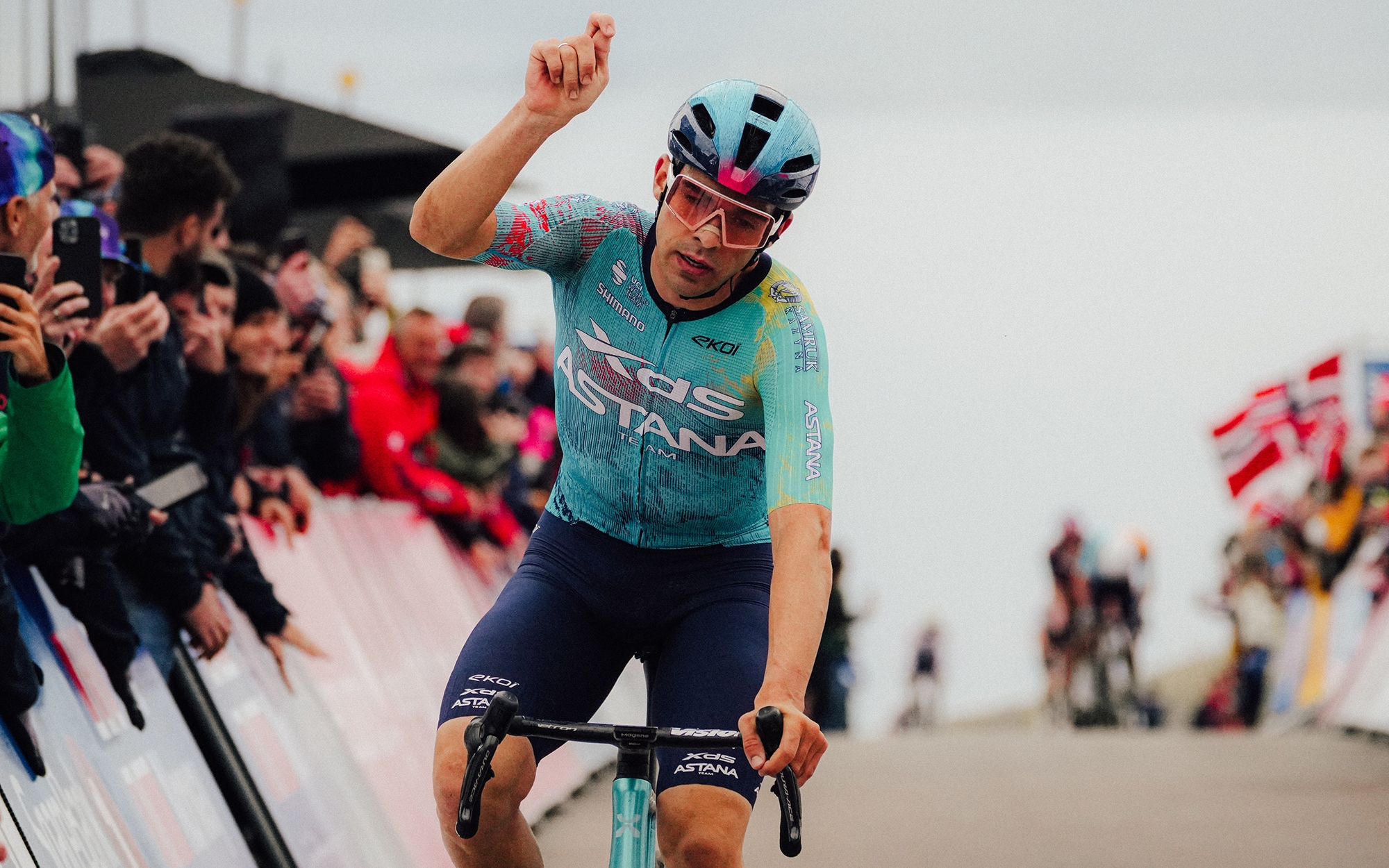 Thomas Silva celebra su triunfo en la tercera etapa de la Artic Race. ASO/Thomas Maheux