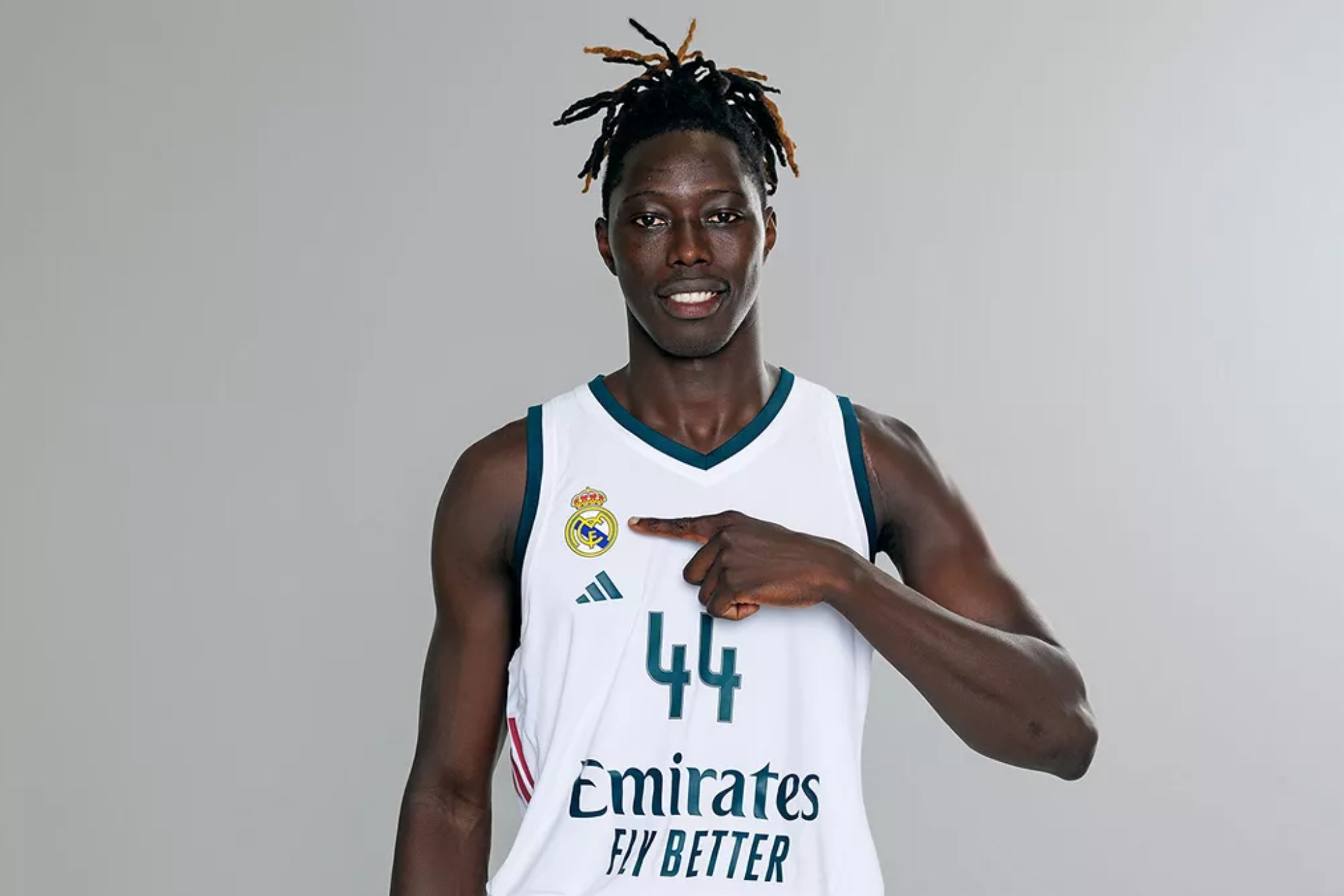 Ely Ndiaye llevará el 44 con el Madrid. realmadrid