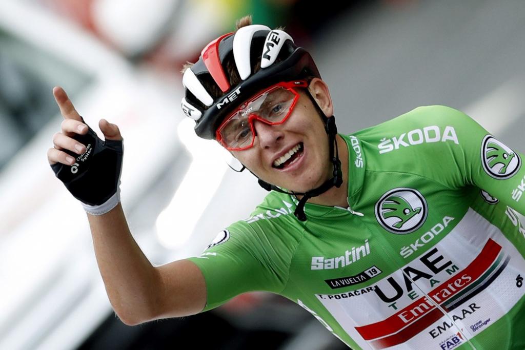 Tadej Pogacar se proclama ganador de la vigésima etapa de la Vuelta a España 2019, que ha partido de la localidad abulense de Arenas de San Pedro y finaliza en la Plataforma de Gredos. EFE