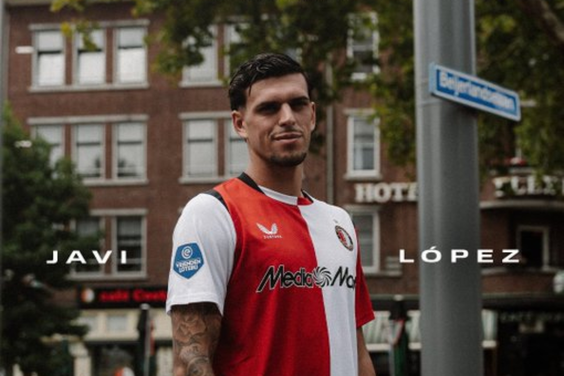 Javi López posa ya con la camiseta del Feyenoord. Feyenoord