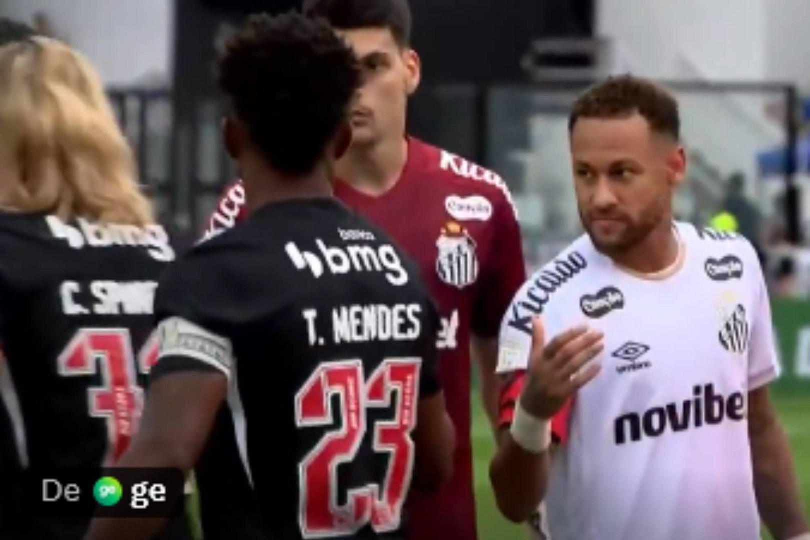 Thiago Mendes le negó el saludo a Neymar en la victoria de Santos 0-3 en su visita a Vasco da Gama. 