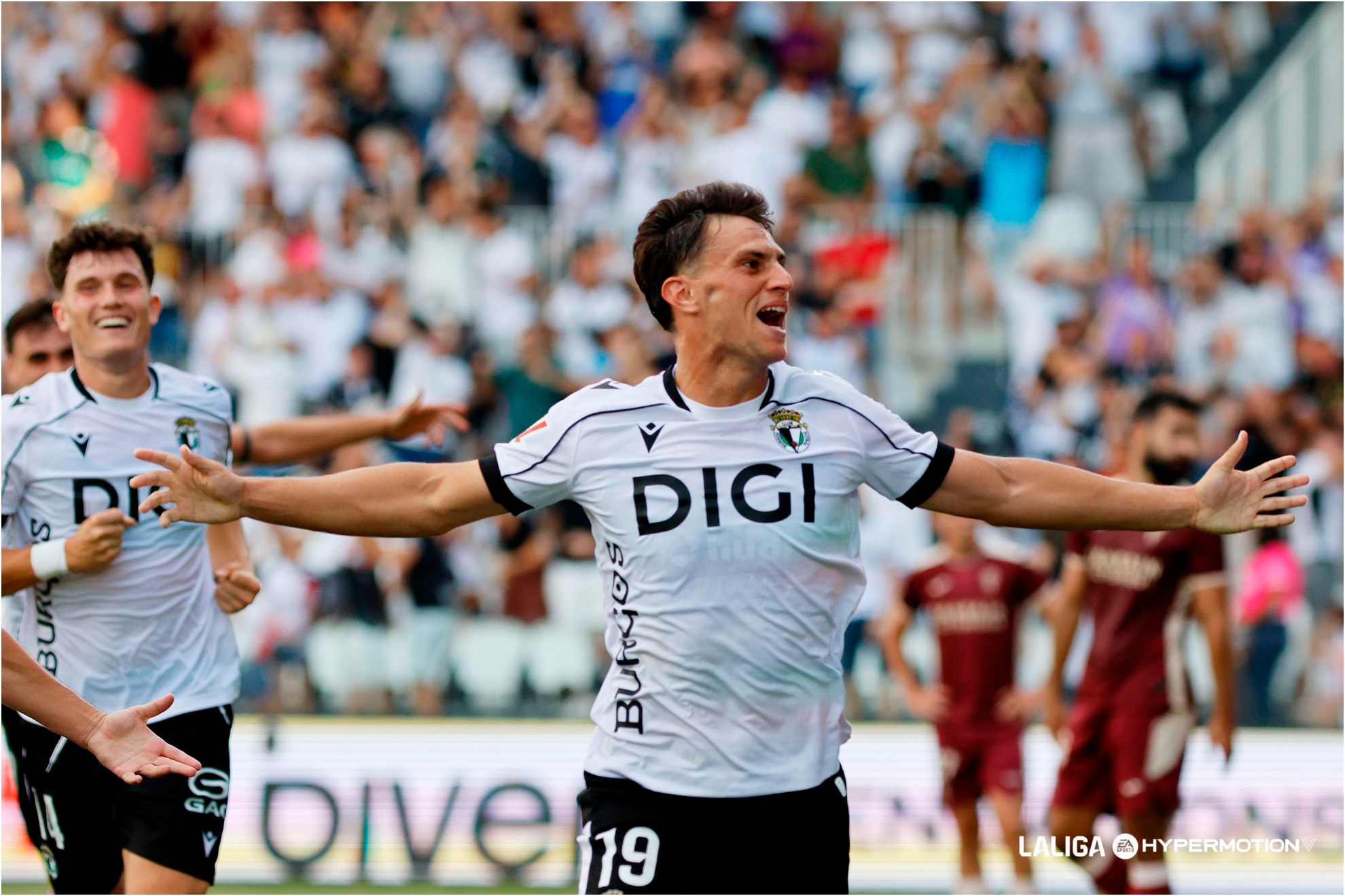 Javi Llabrés, celebrando su gol al Córdoba.