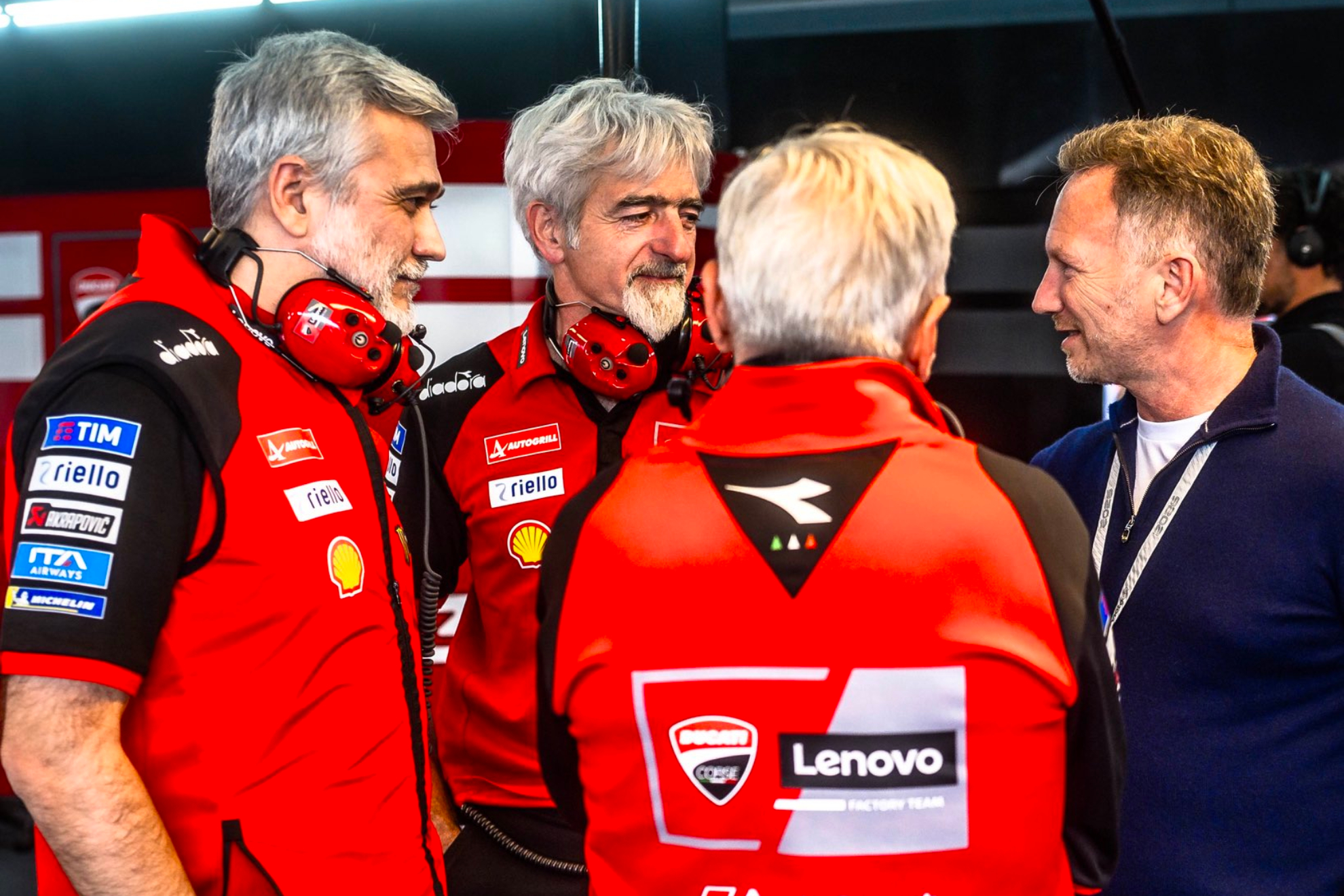 Gigi Dall'Igna, Mauro Grassilli, Davide Tardozzi y Christian Horner. DUCATI CORSE