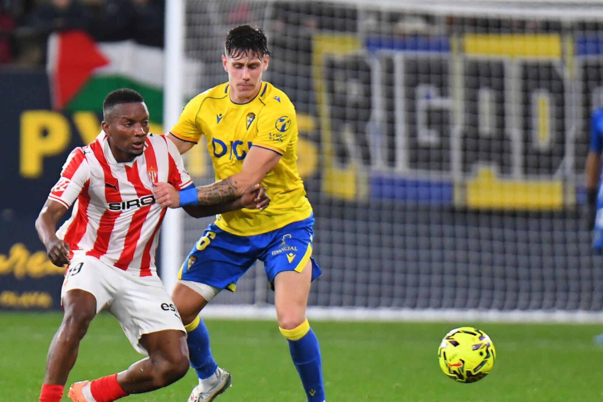 Iker Recio, en un partido con el Cádiz.